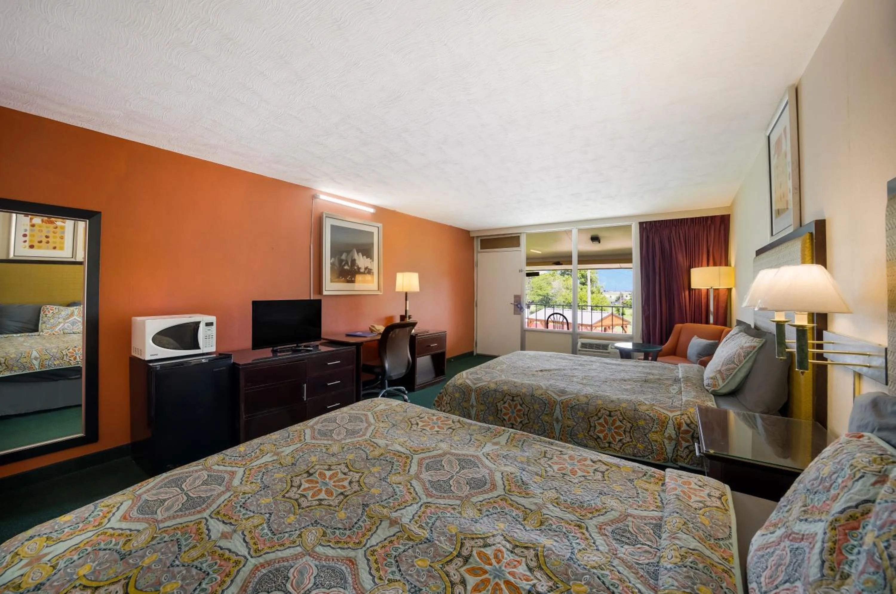 Bed in Travelodge by Wyndham Oakley