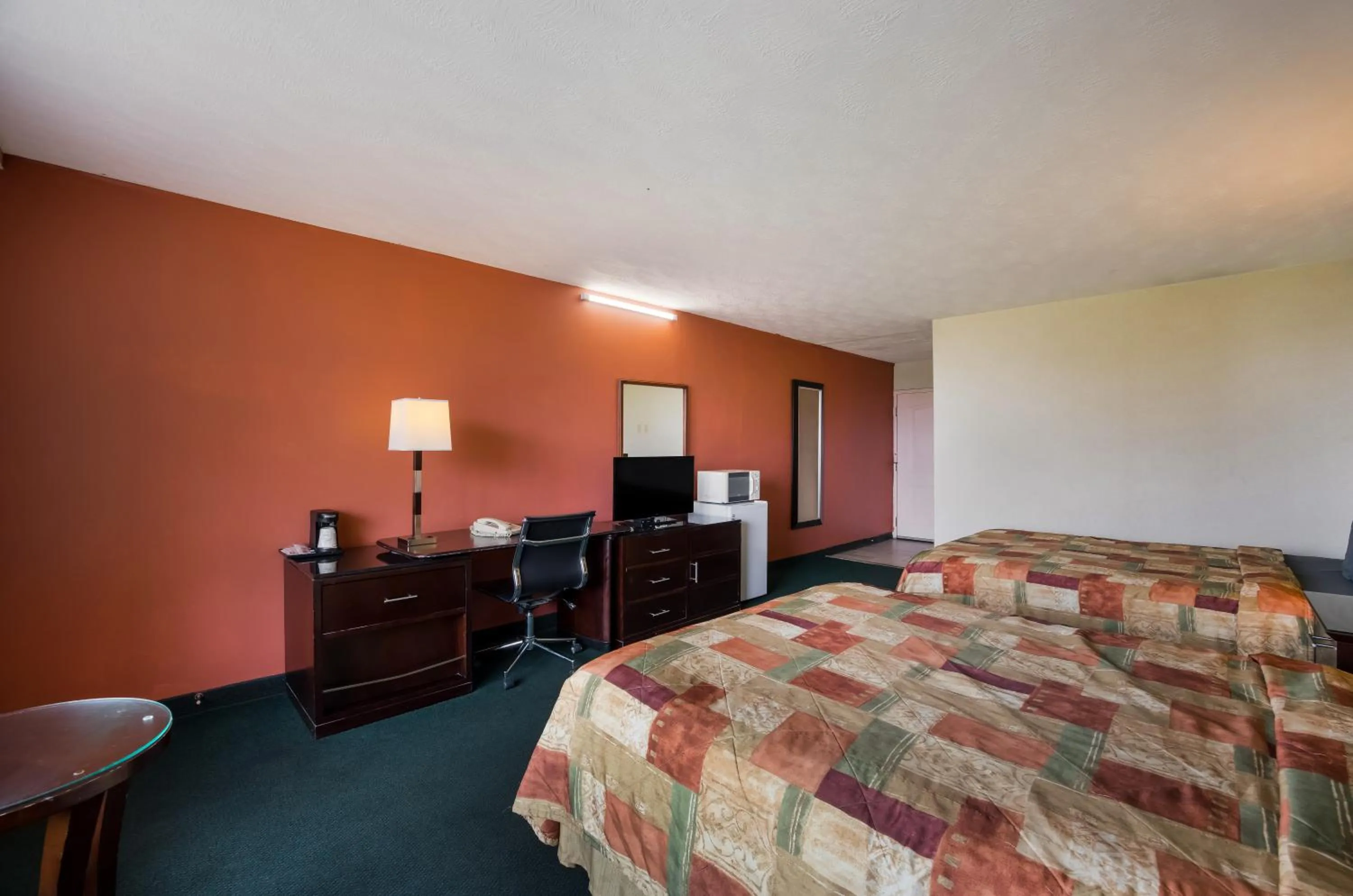 Bed in Travelodge by Wyndham Oakley