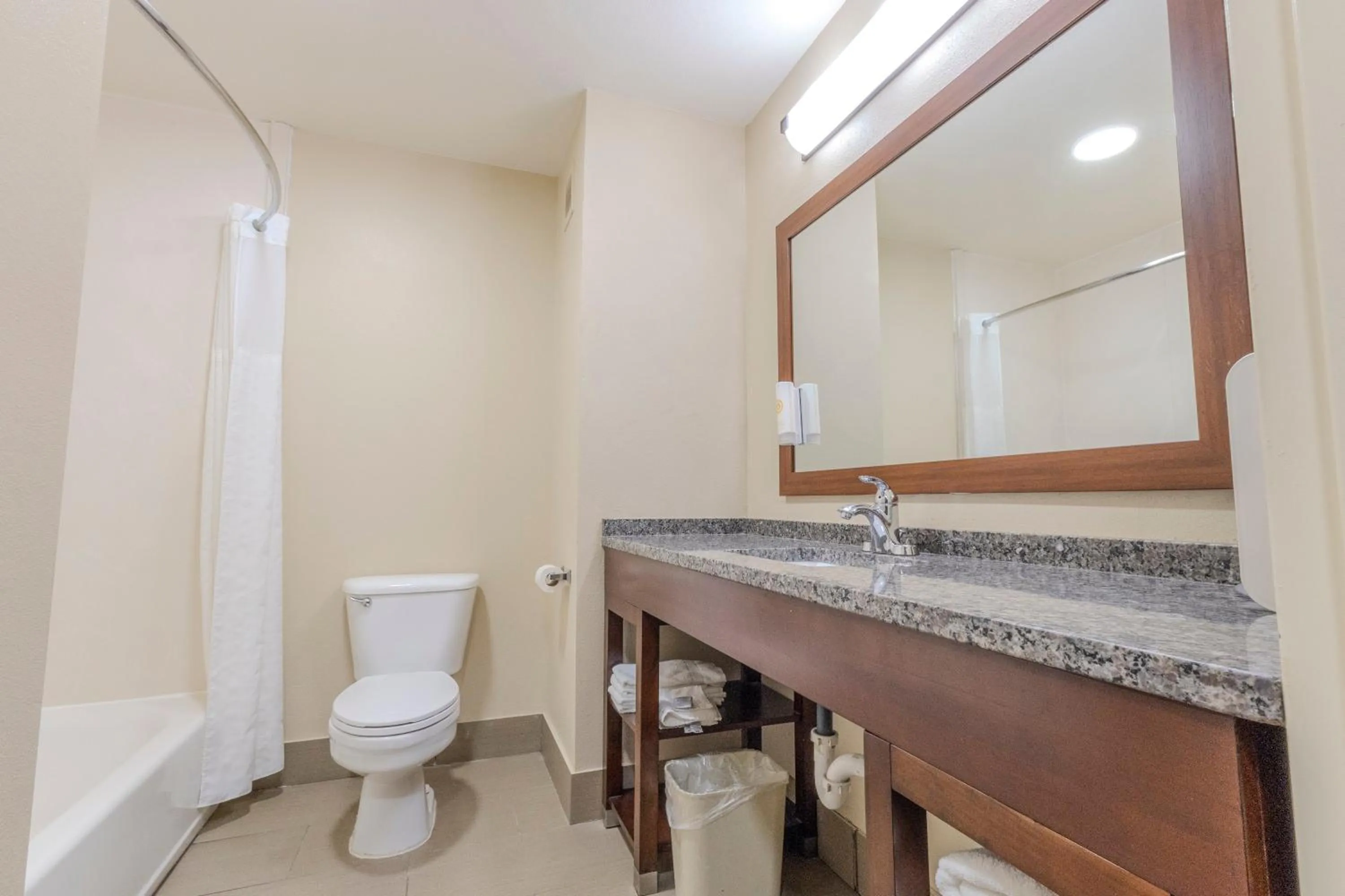 Bedroom in Comfort Inn Ottawa