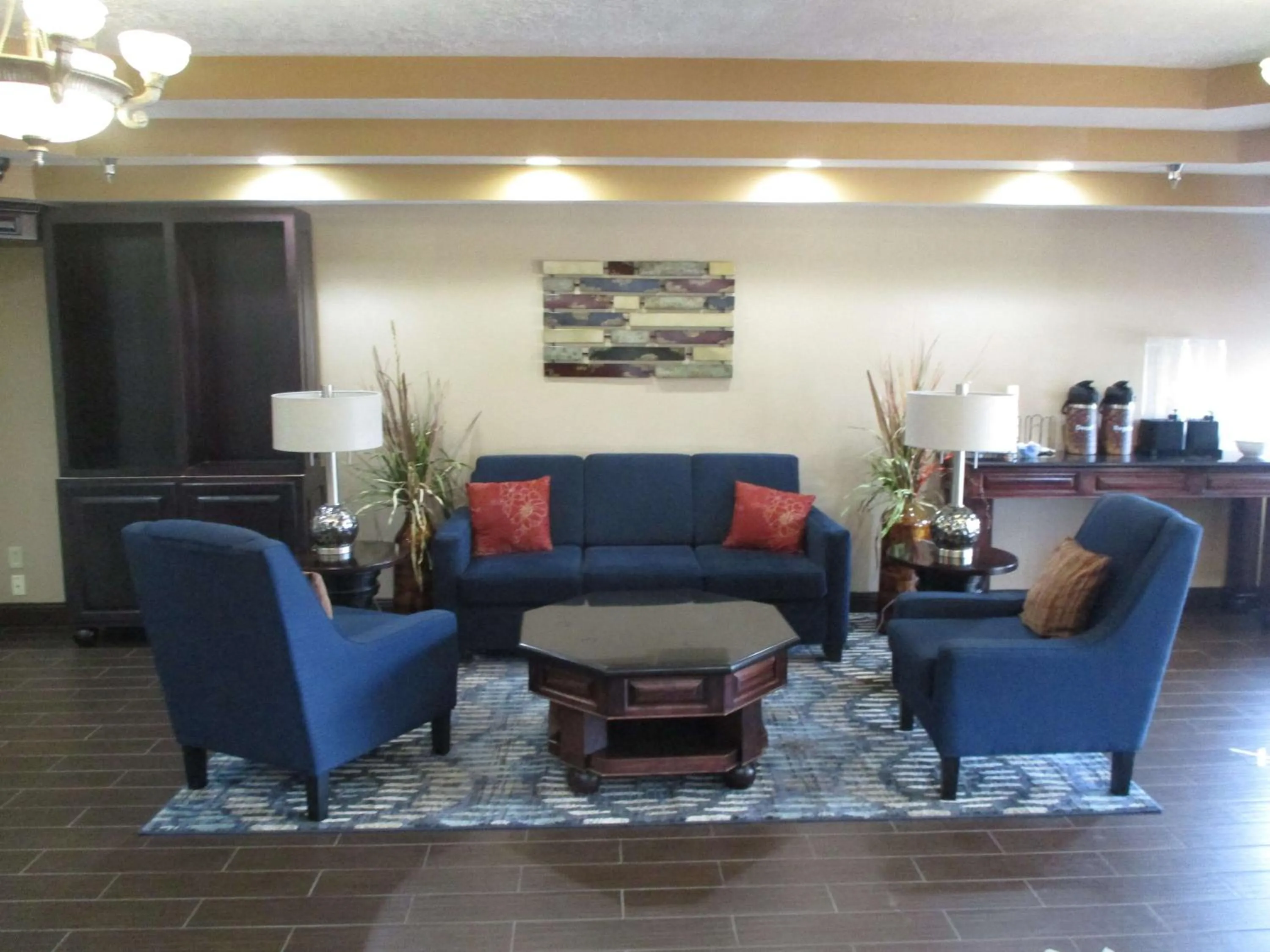 Lobby or reception in Best Western Emporia Inn