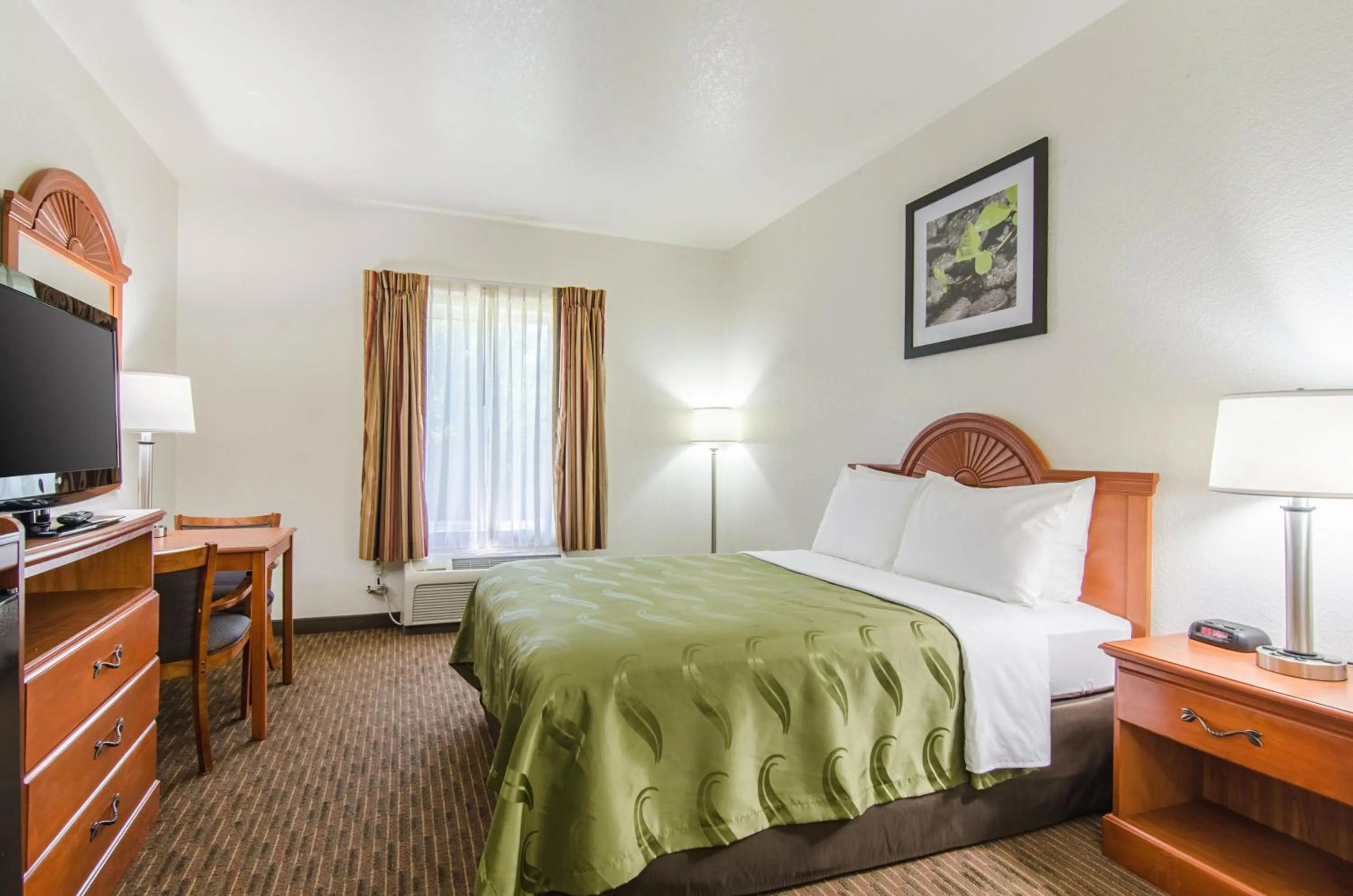 Bed in Quality Inn Junction City near Fort Riley