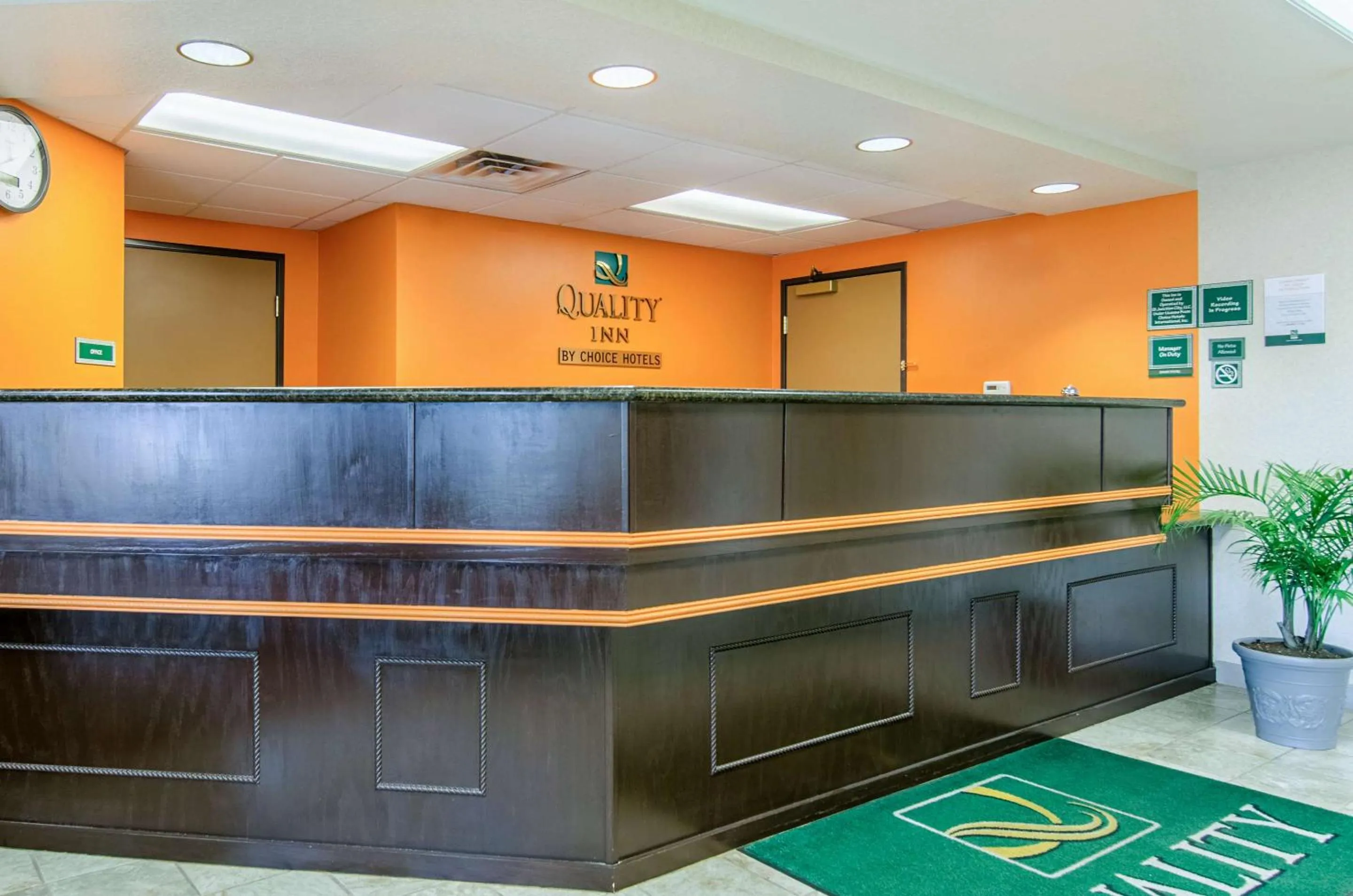 Lobby or reception in Quality Inn Junction City near Fort Riley