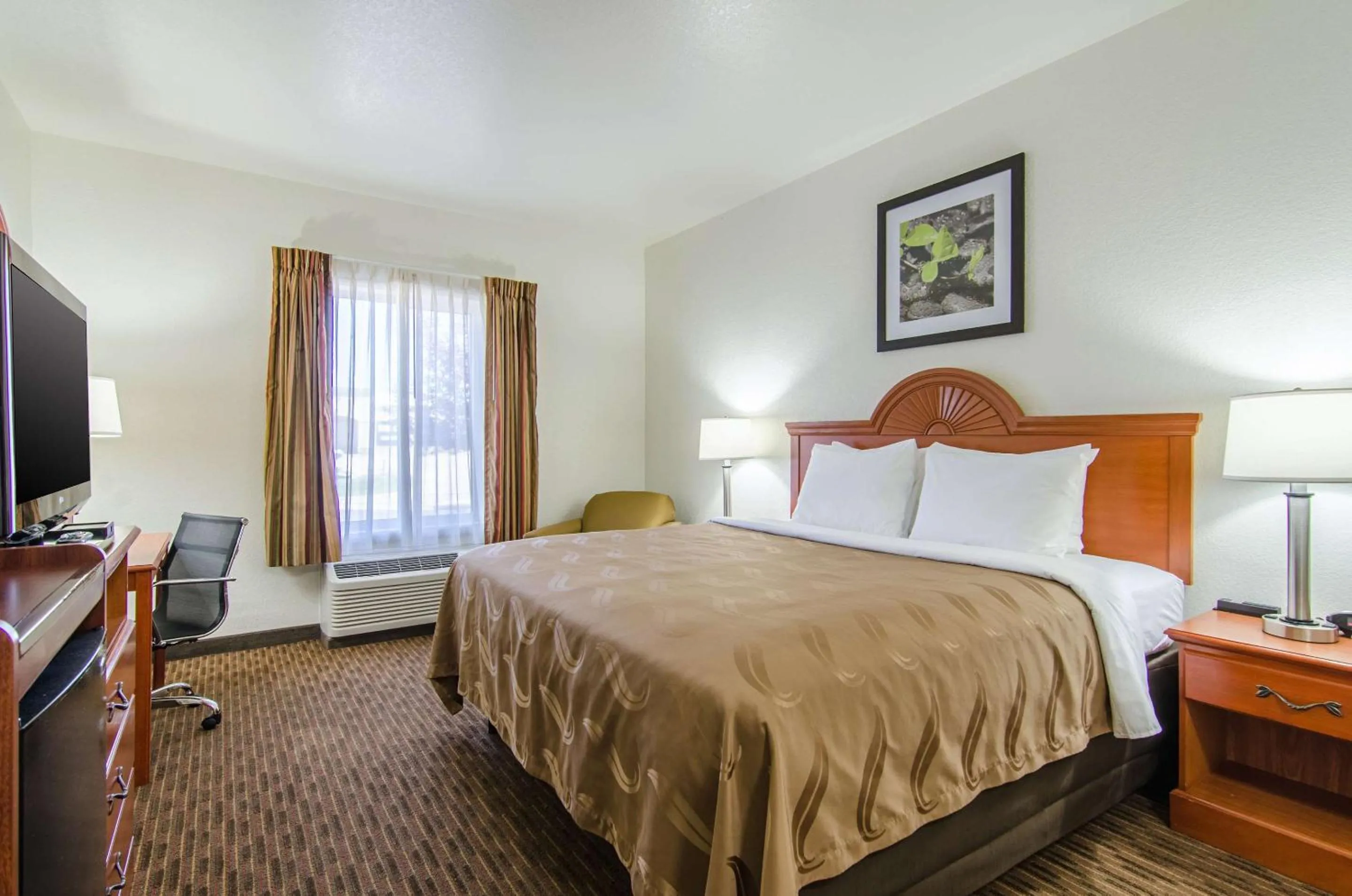 Bedroom, Bed in Quality Inn Junction City near Fort Riley