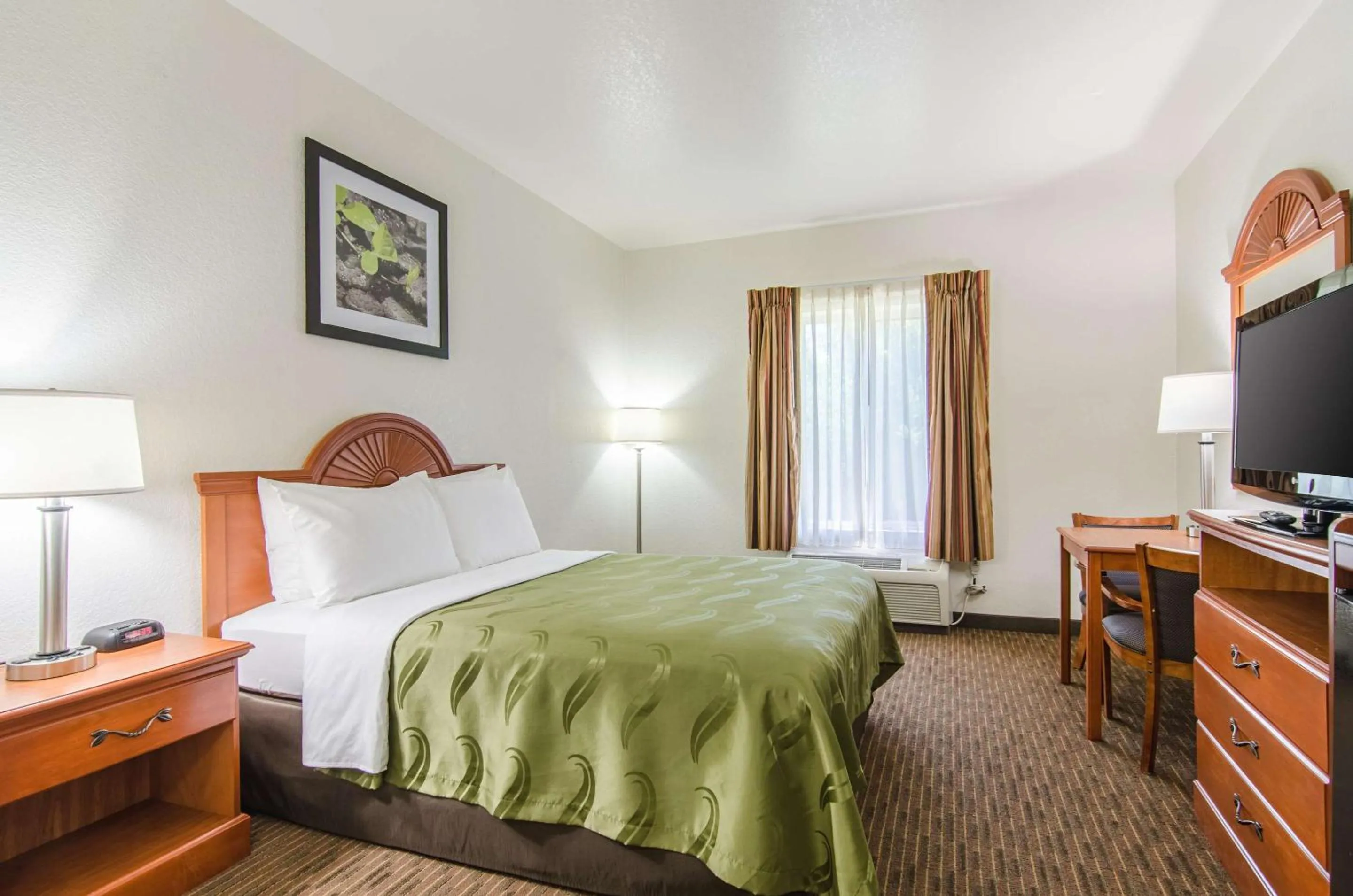 Bedroom, Bed in Quality Inn Junction City near Fort Riley