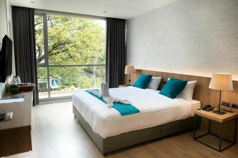 Queen Room with Balcony in B Stay Hotel