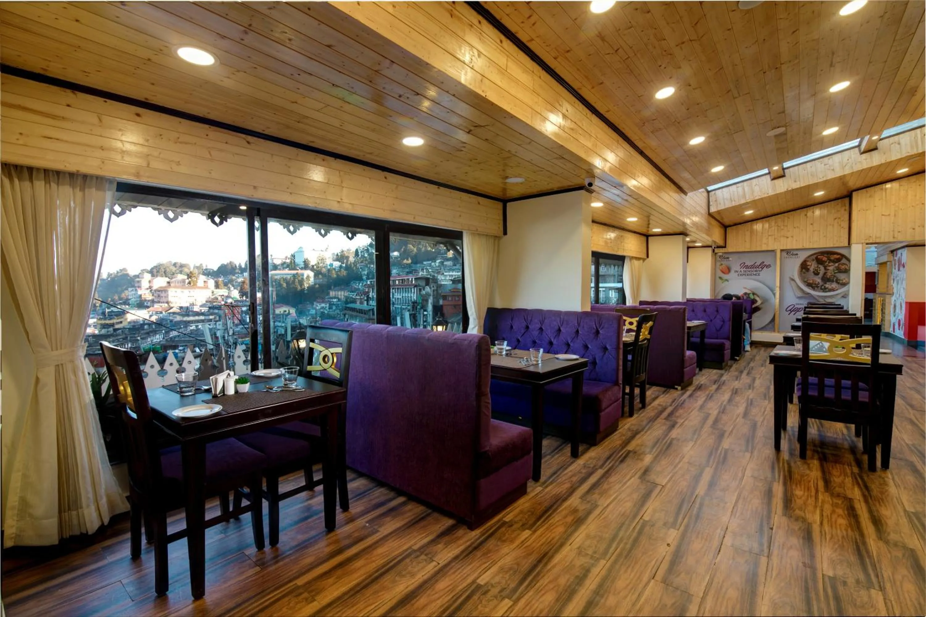 Restaurant/places to eat in Sumitel Hotel 500 meters from Mall Road