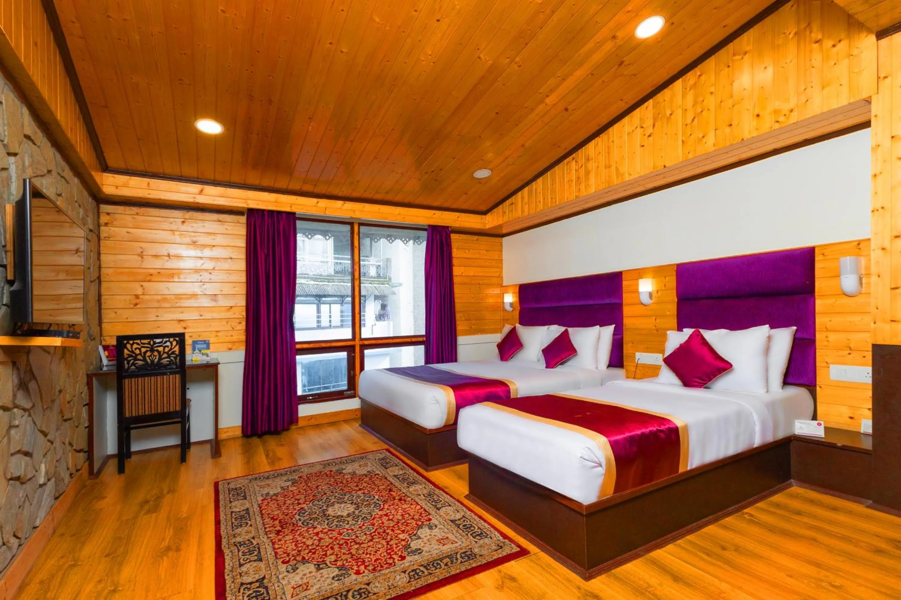 Bedroom, Bed in Sumitel Hotel 500 meters from Mall Road