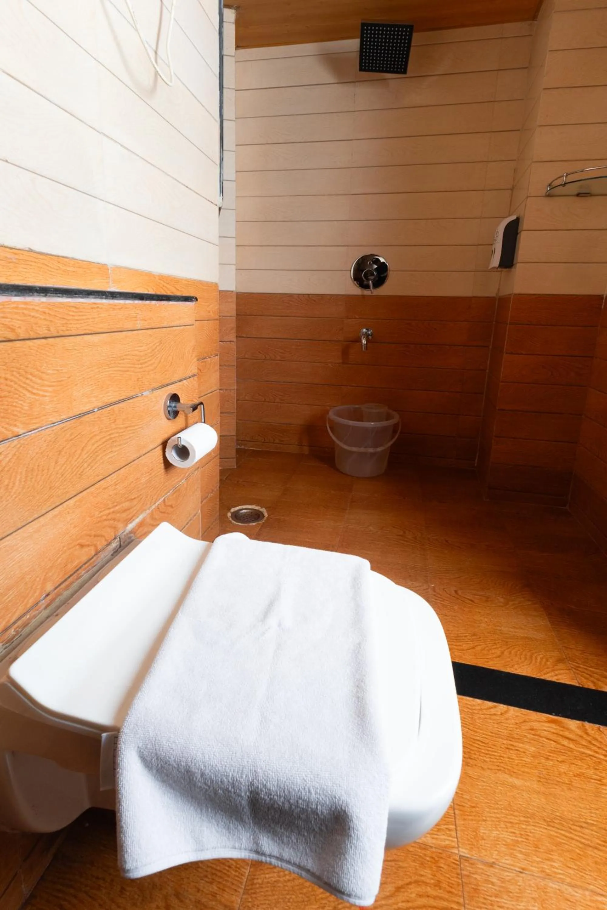 Bathroom in Sumitel Hotel 500 meters from Mall Road