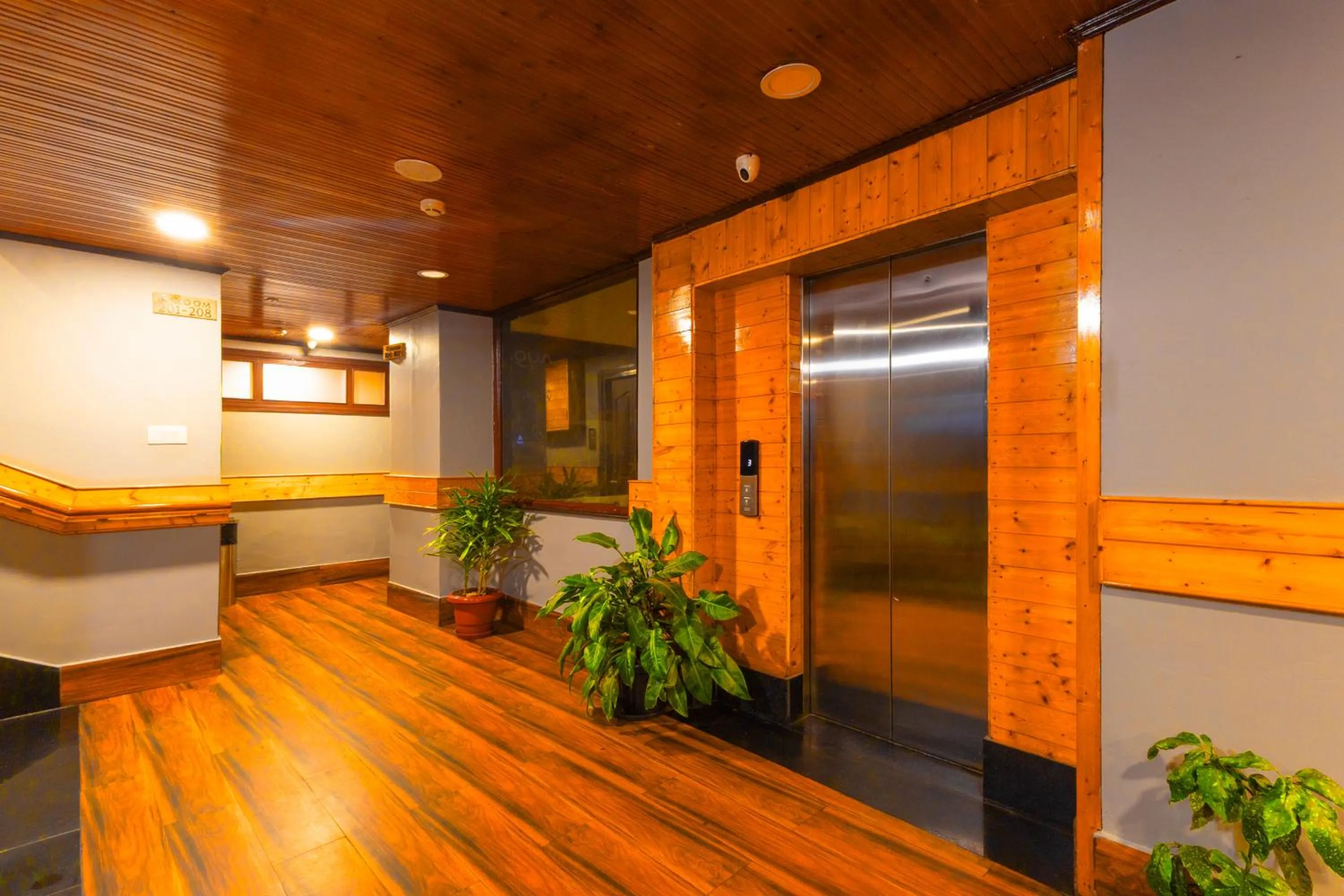 Lobby or reception in Sumitel Hotel 500 meters from Mall Road