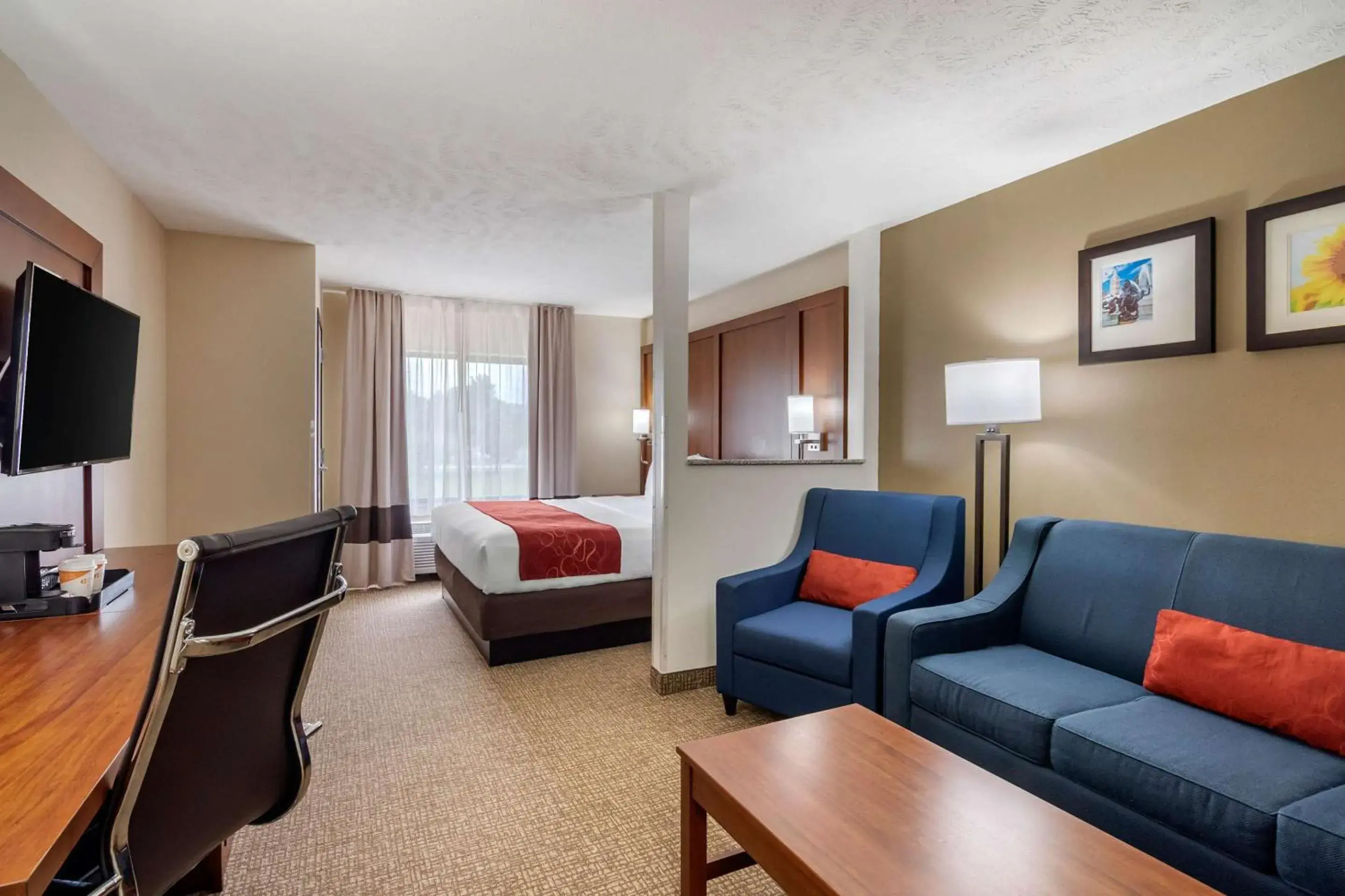 King Suite in Comfort Suites Speedway - Kansas City King Suite in Comfort Suites Speedway - Kansas City