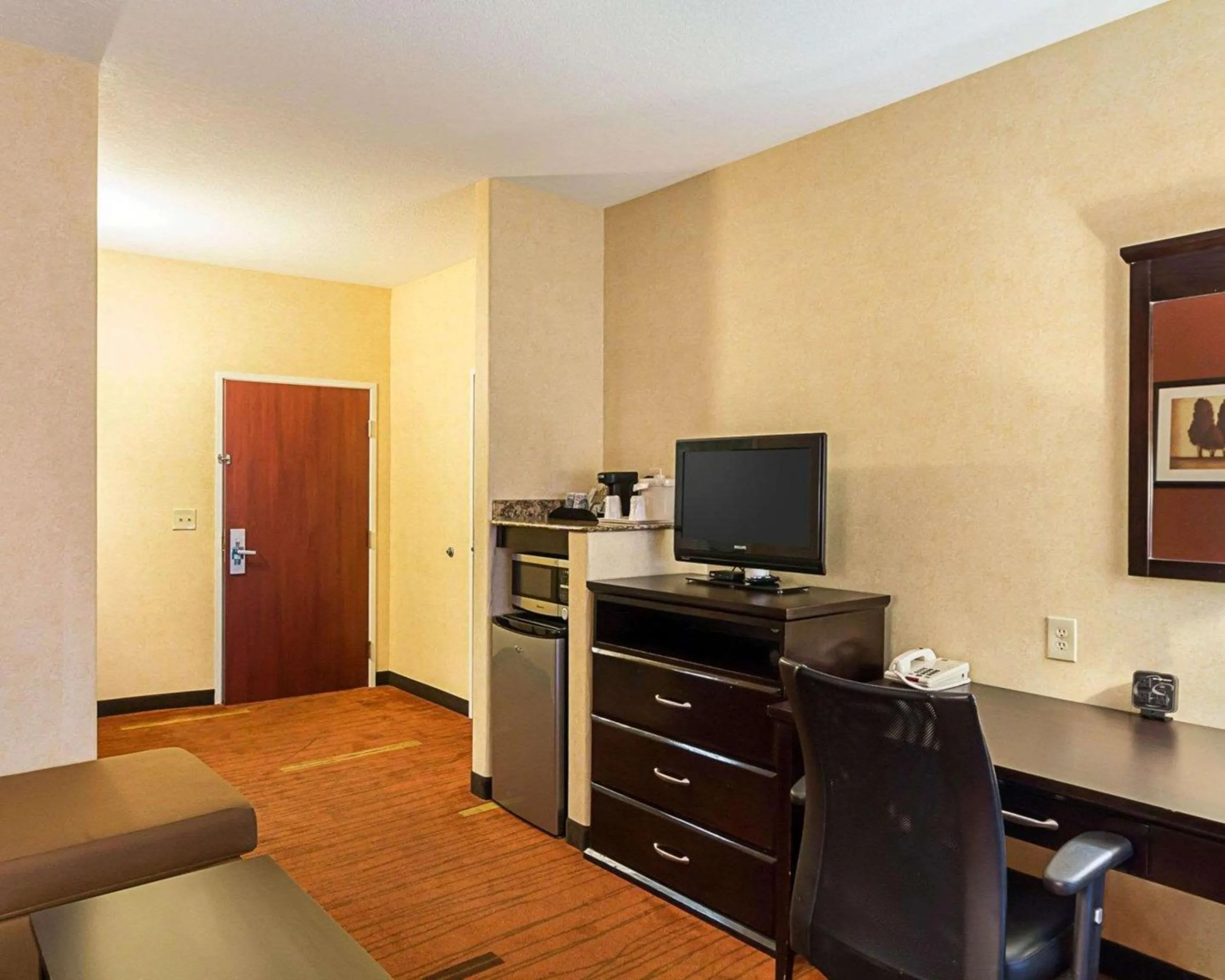 Bedroom in Comfort Suites Airport
