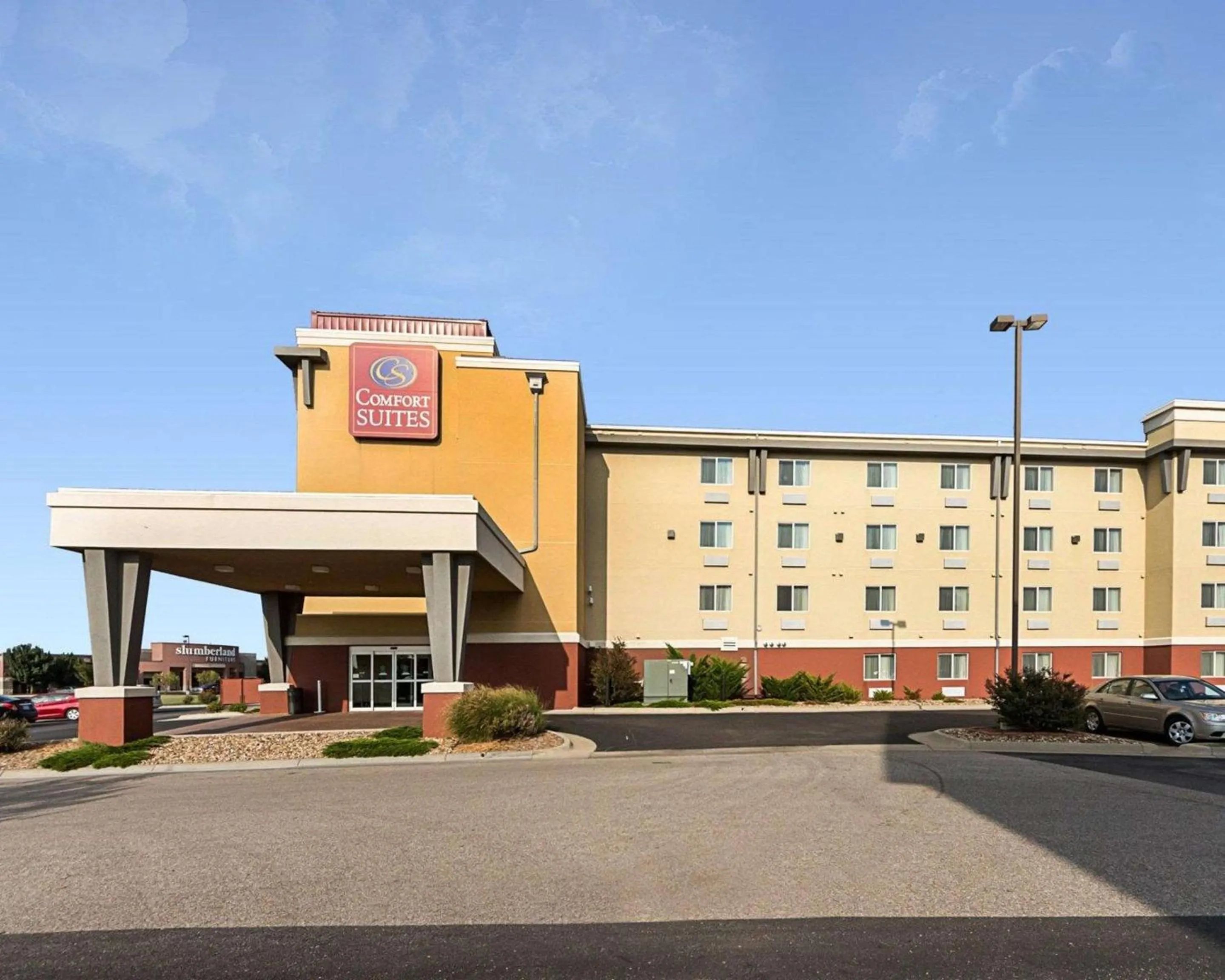 Property building in Comfort Suites Airport