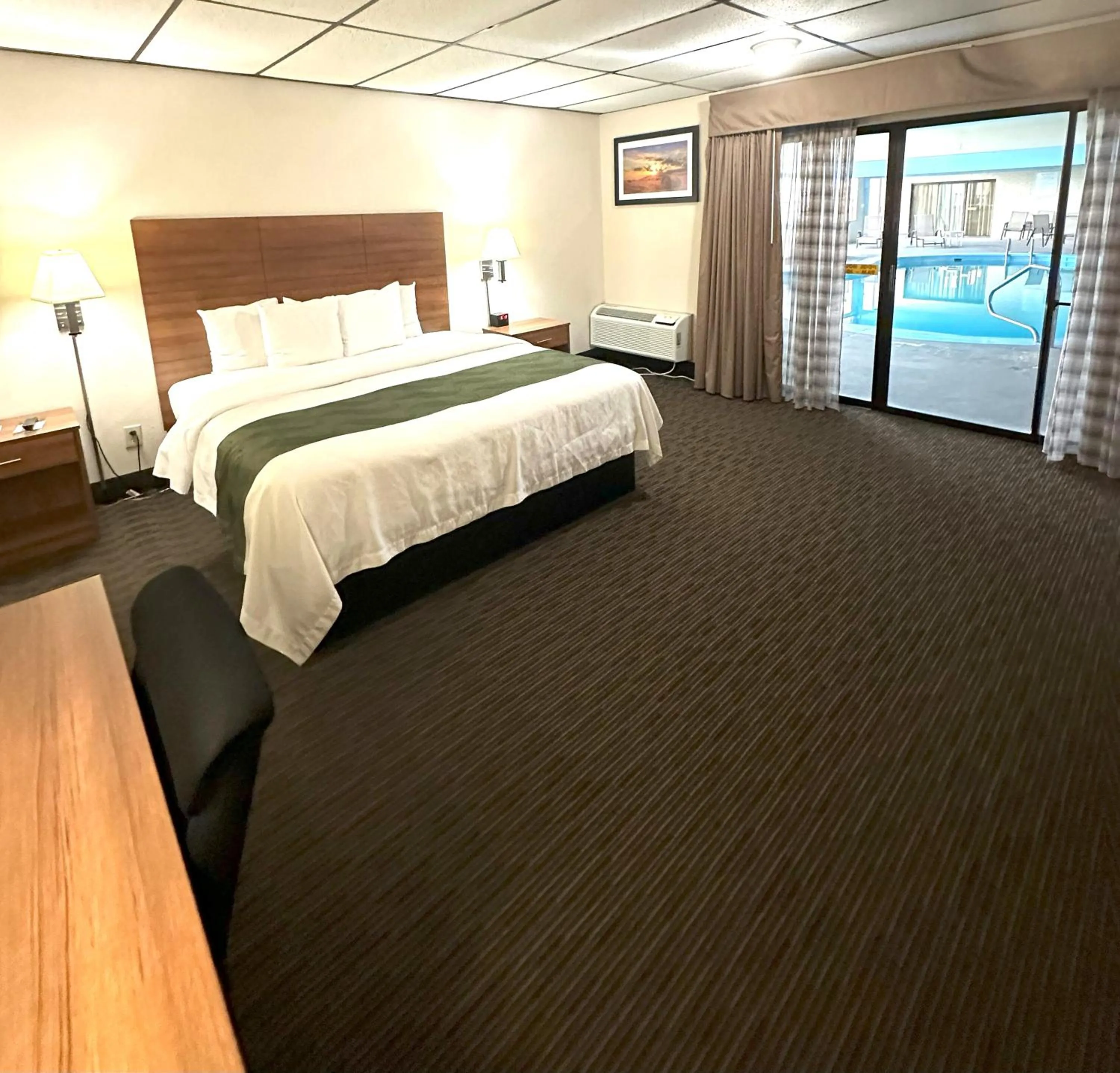 Bed in Sunflower Inn & Suites