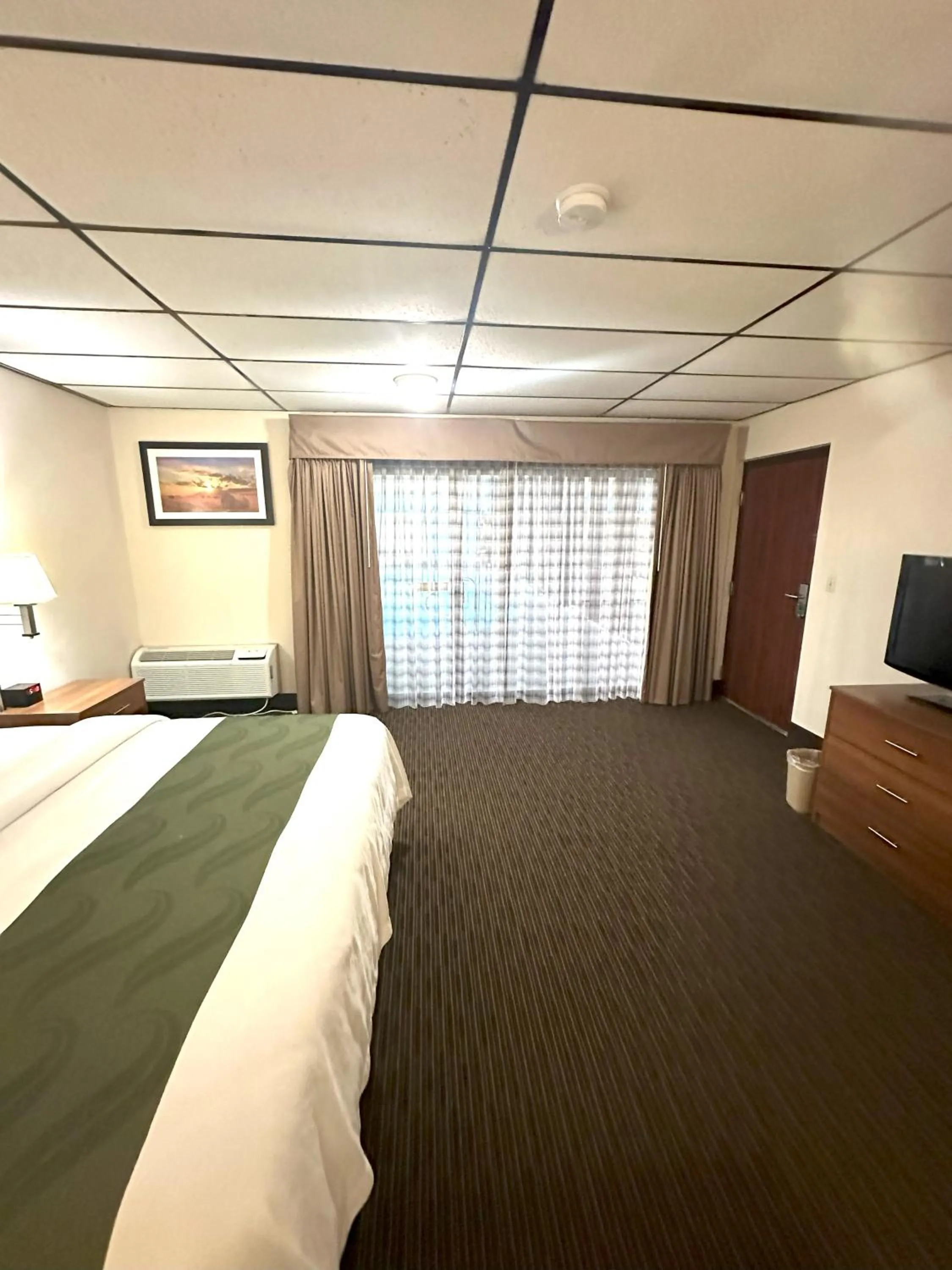 Bedroom, Bed in Sunflower Inn & Suites