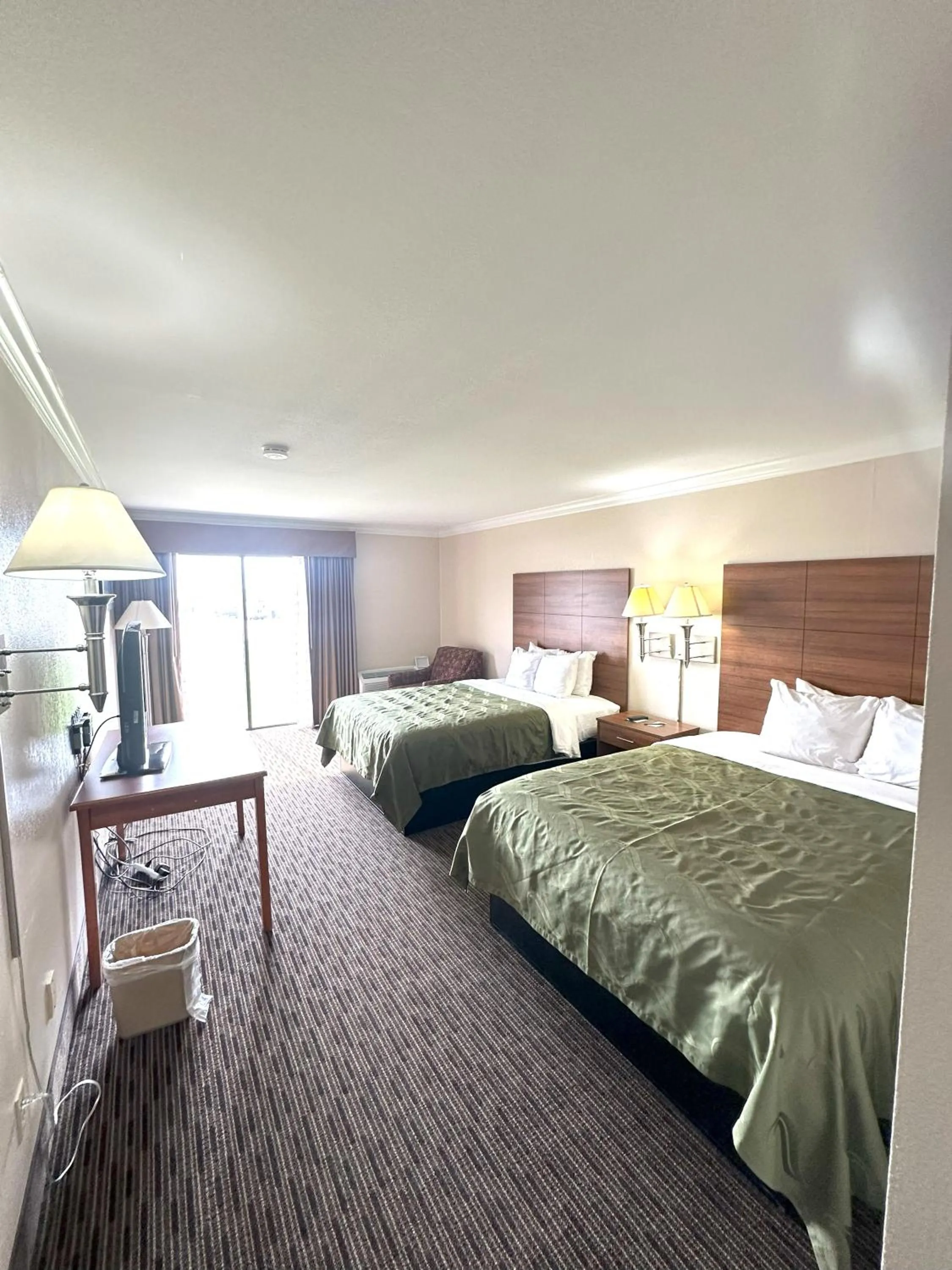 Bed in Sunflower Inn & Suites