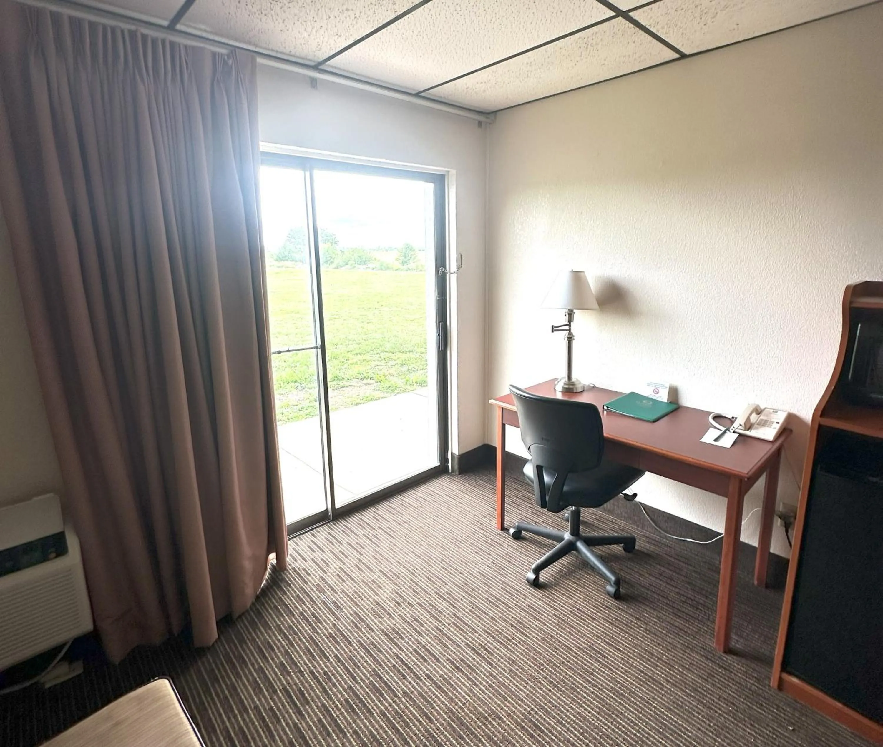 Seating area in Sunflower Inn & Suites