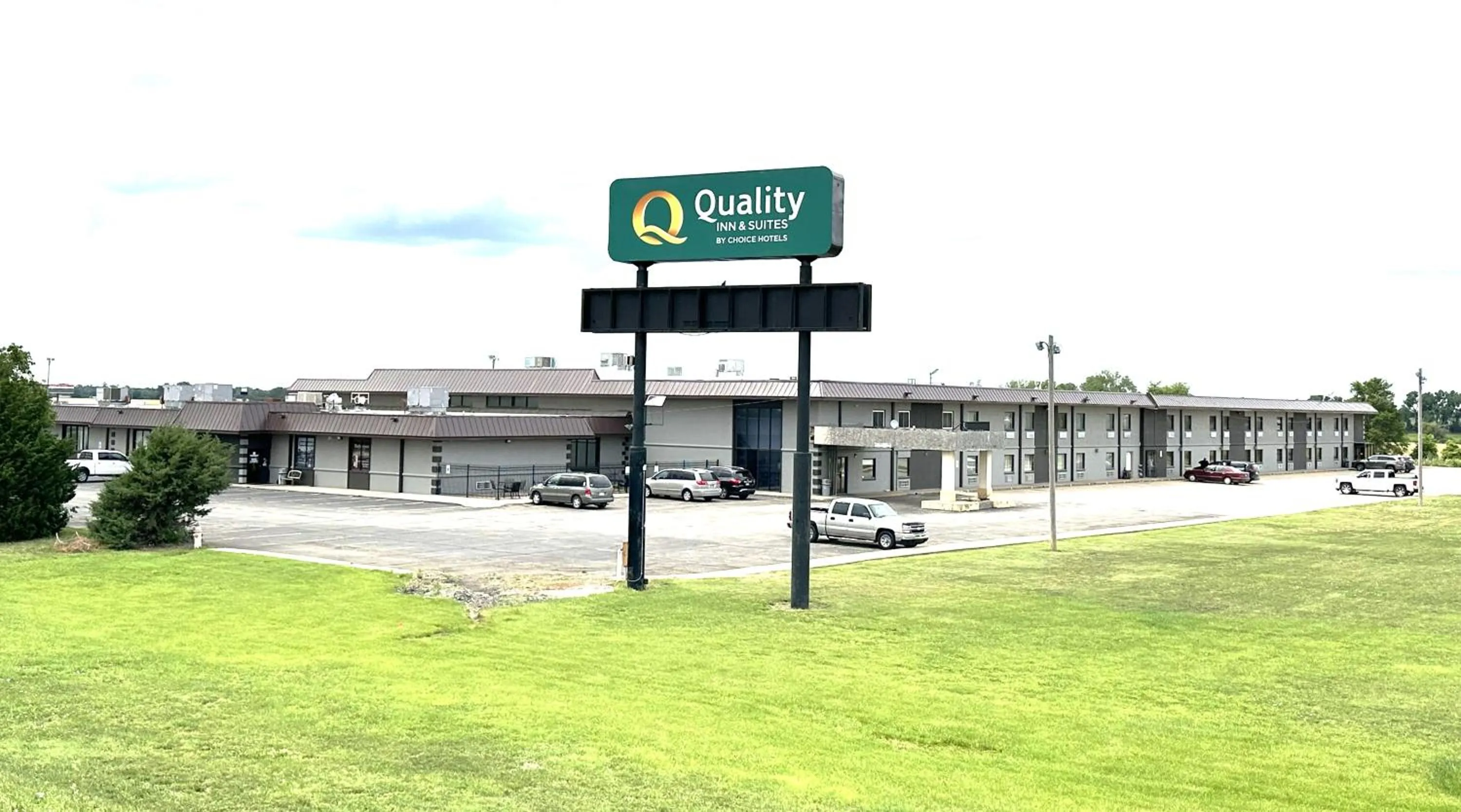 Property building in Quality Inn & Suites Salina West