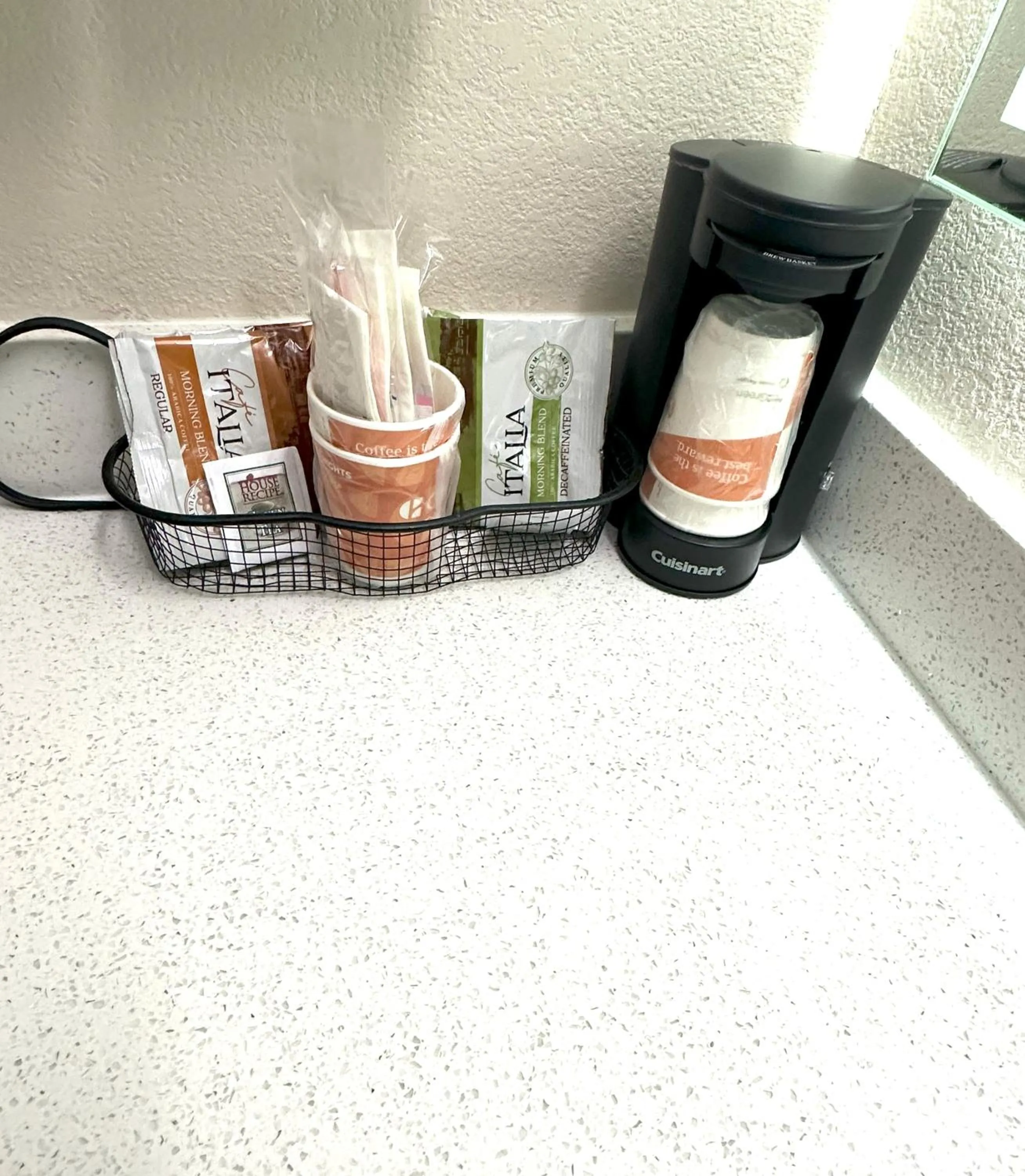 Coffee/tea facilities in Sunflower Inn & Suites