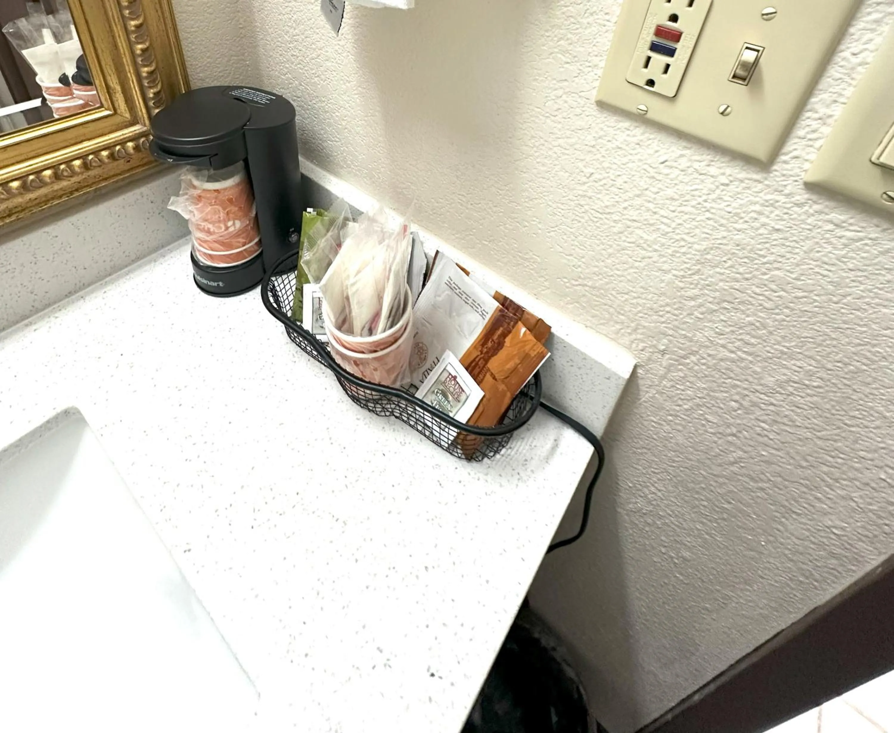 Coffee/tea facilities in Quality Inn & Suites Salina West