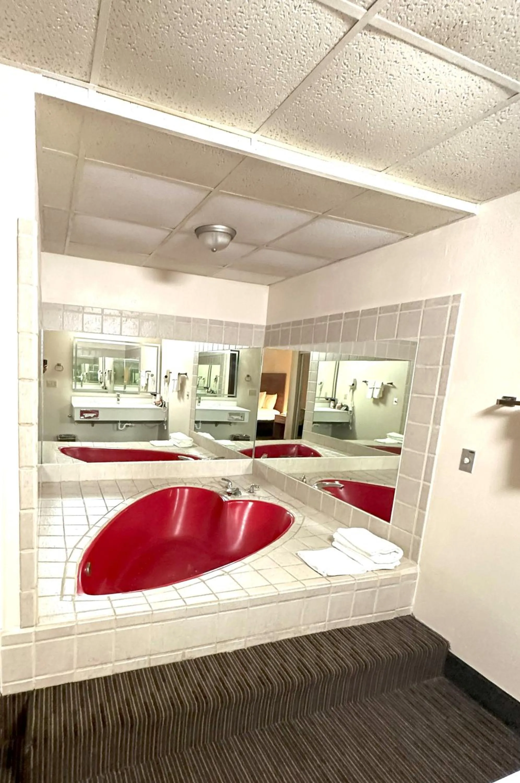 Hot Tub in Sunflower Inn & Suites