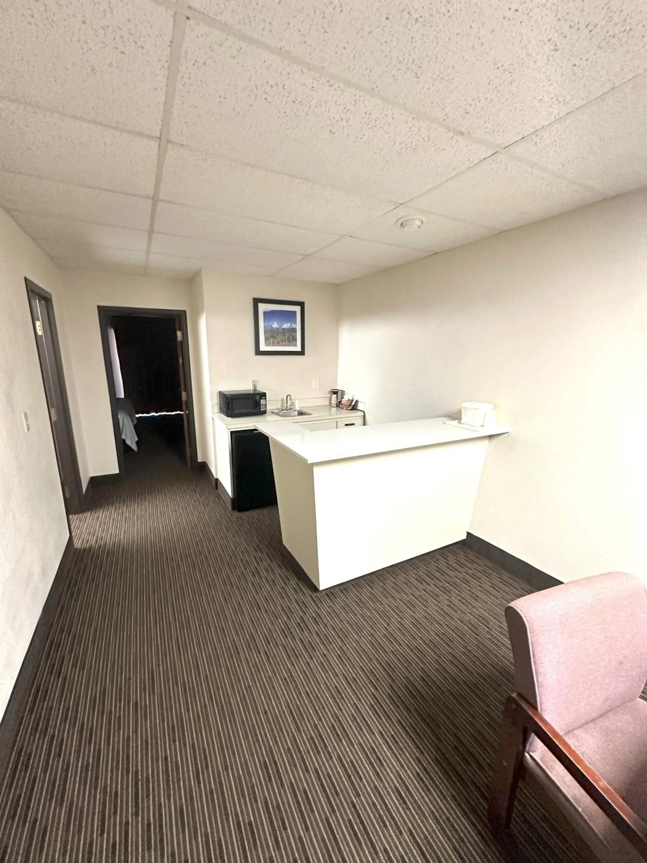 Dining area in Sunflower Inn & Suites