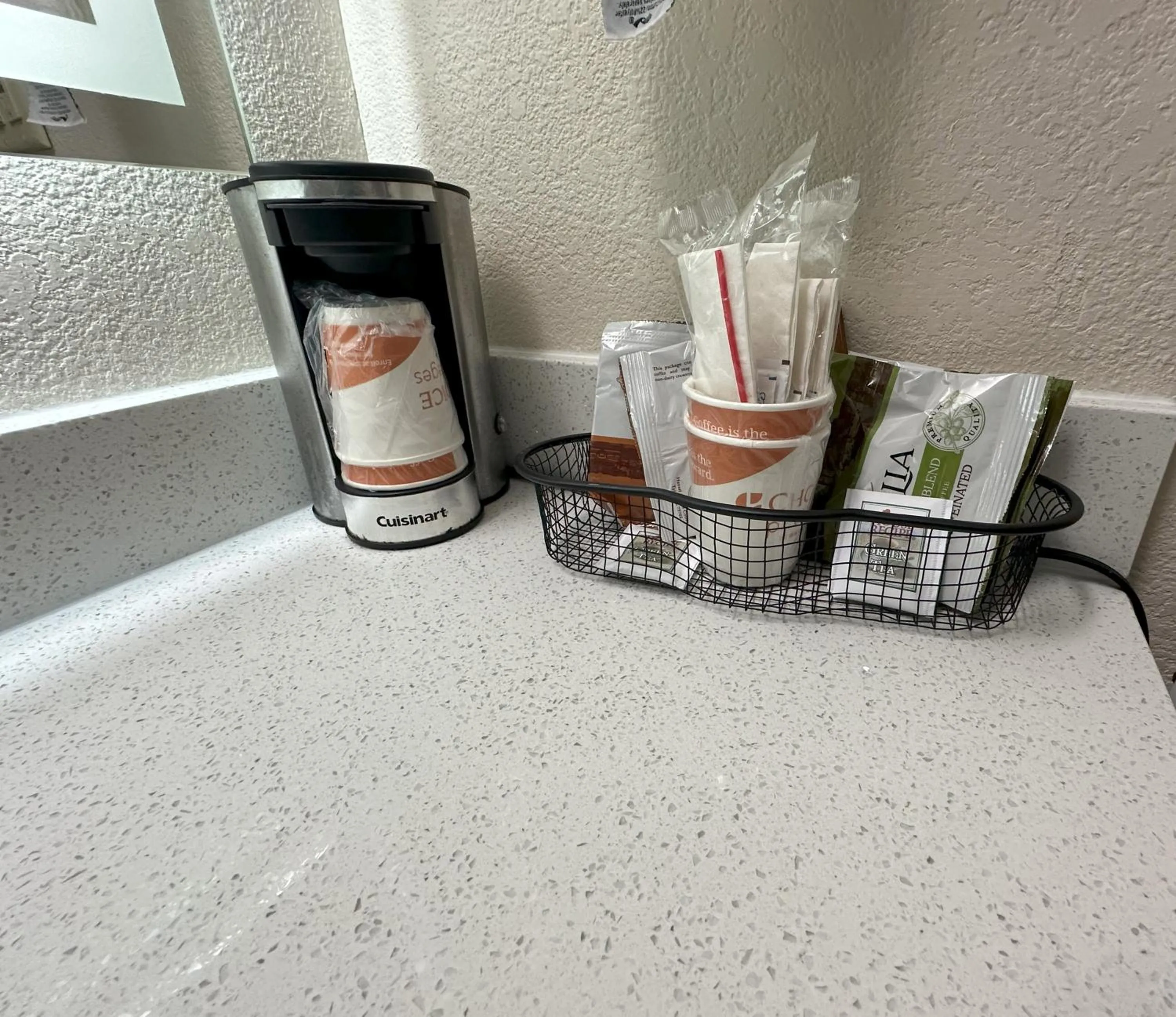 Coffee/tea facilities in Sunflower Inn & Suites