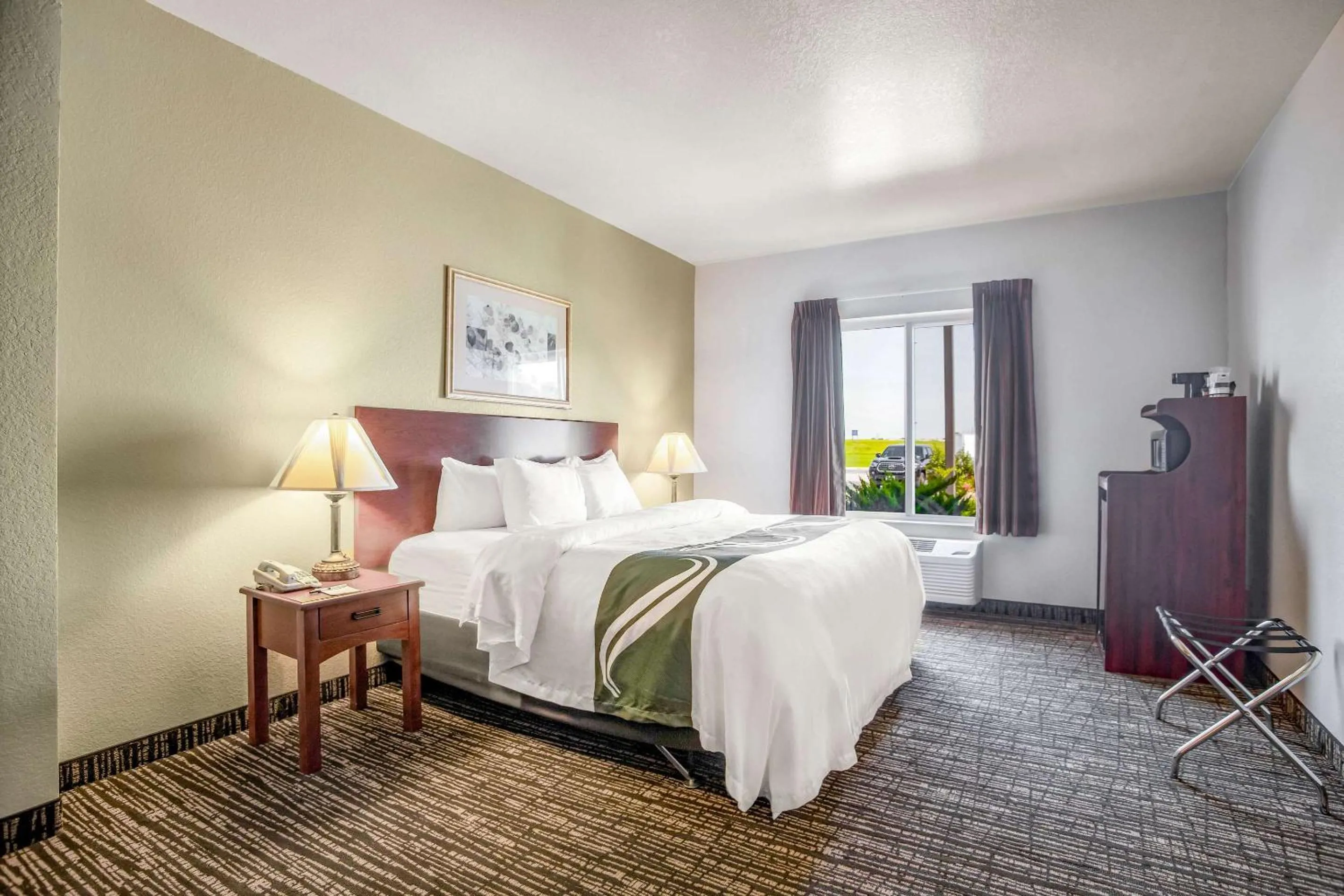 Bedroom, Bed in Quality Inn Parsons North