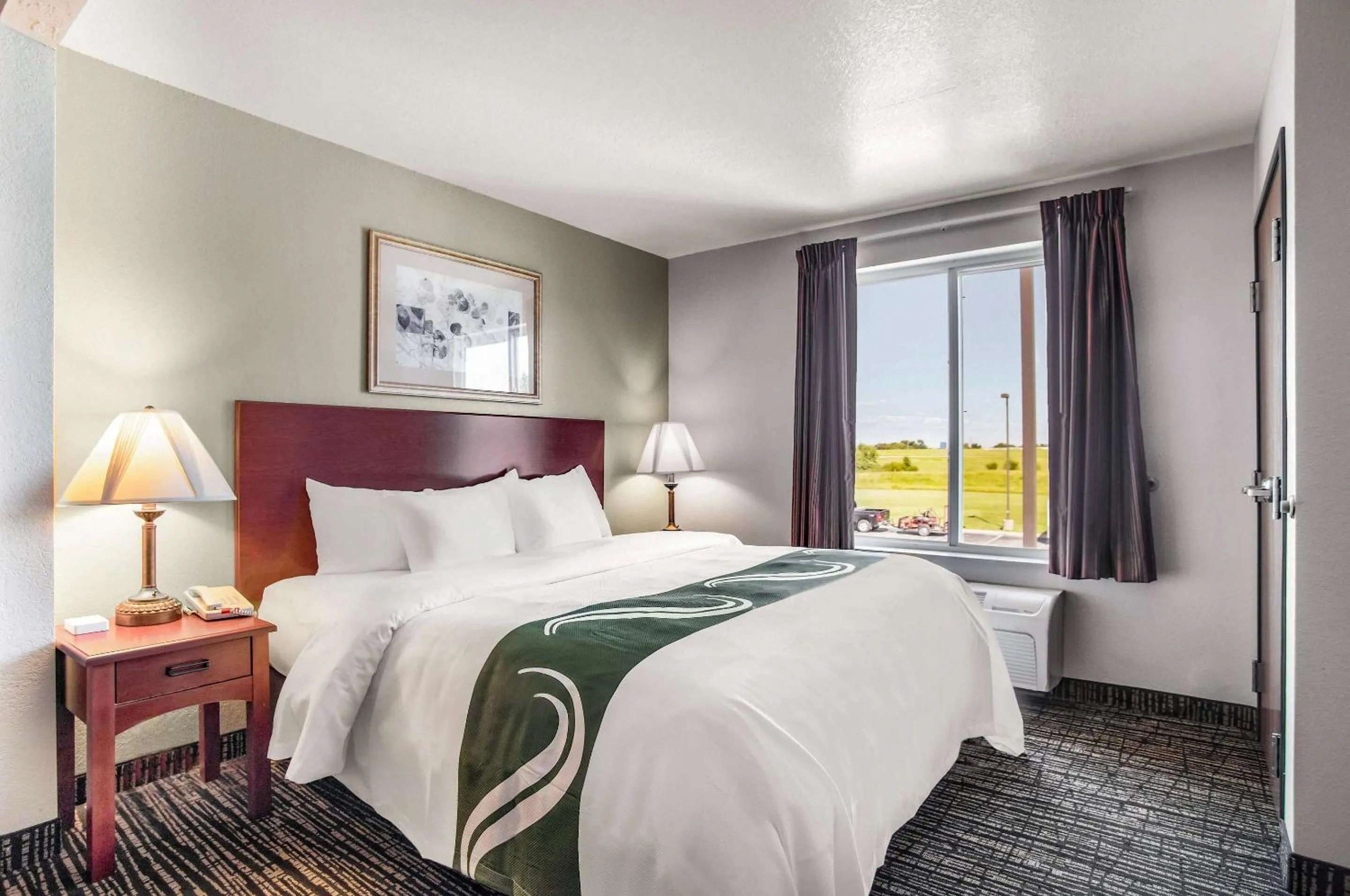 Bedroom, Bed in Quality Inn Parsons North