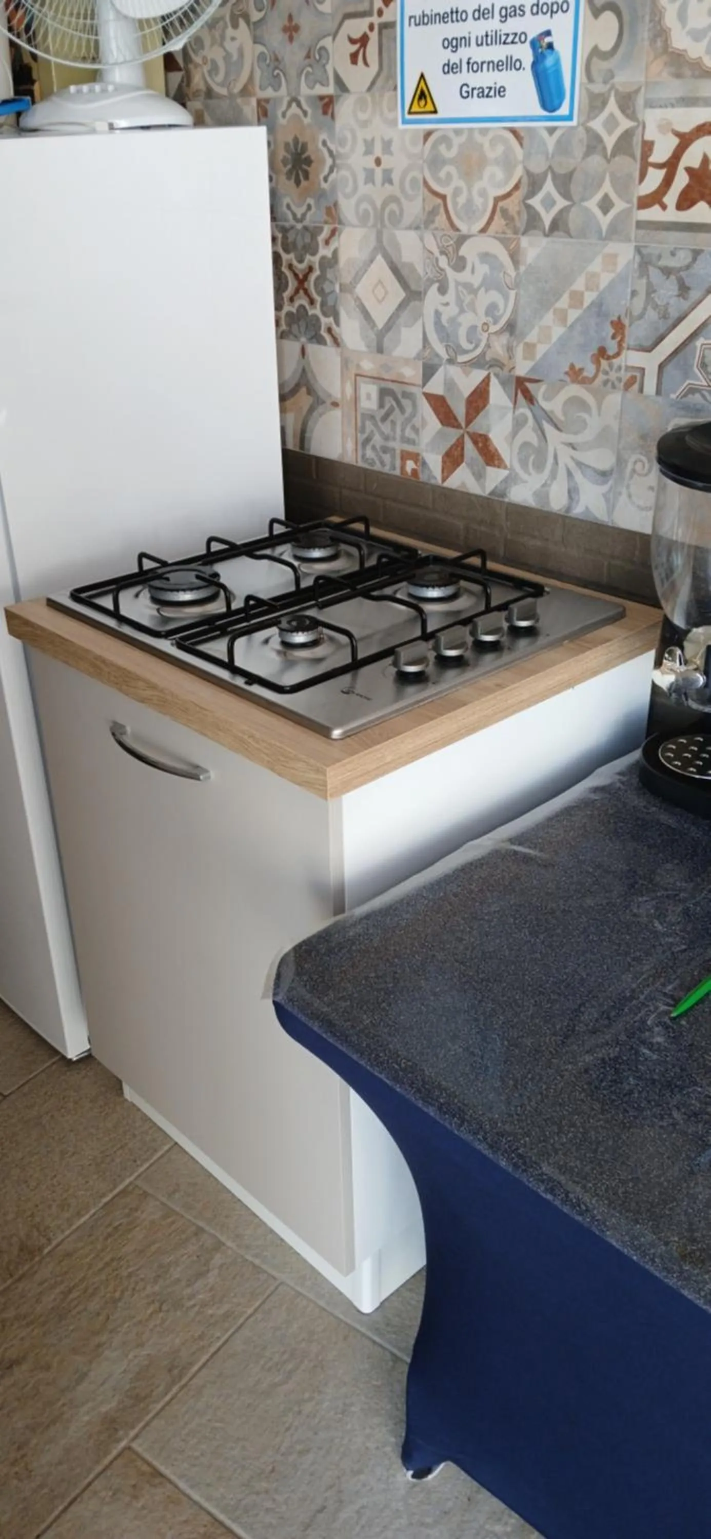 Kitchen or kitchenette in B&B villa brezza marina