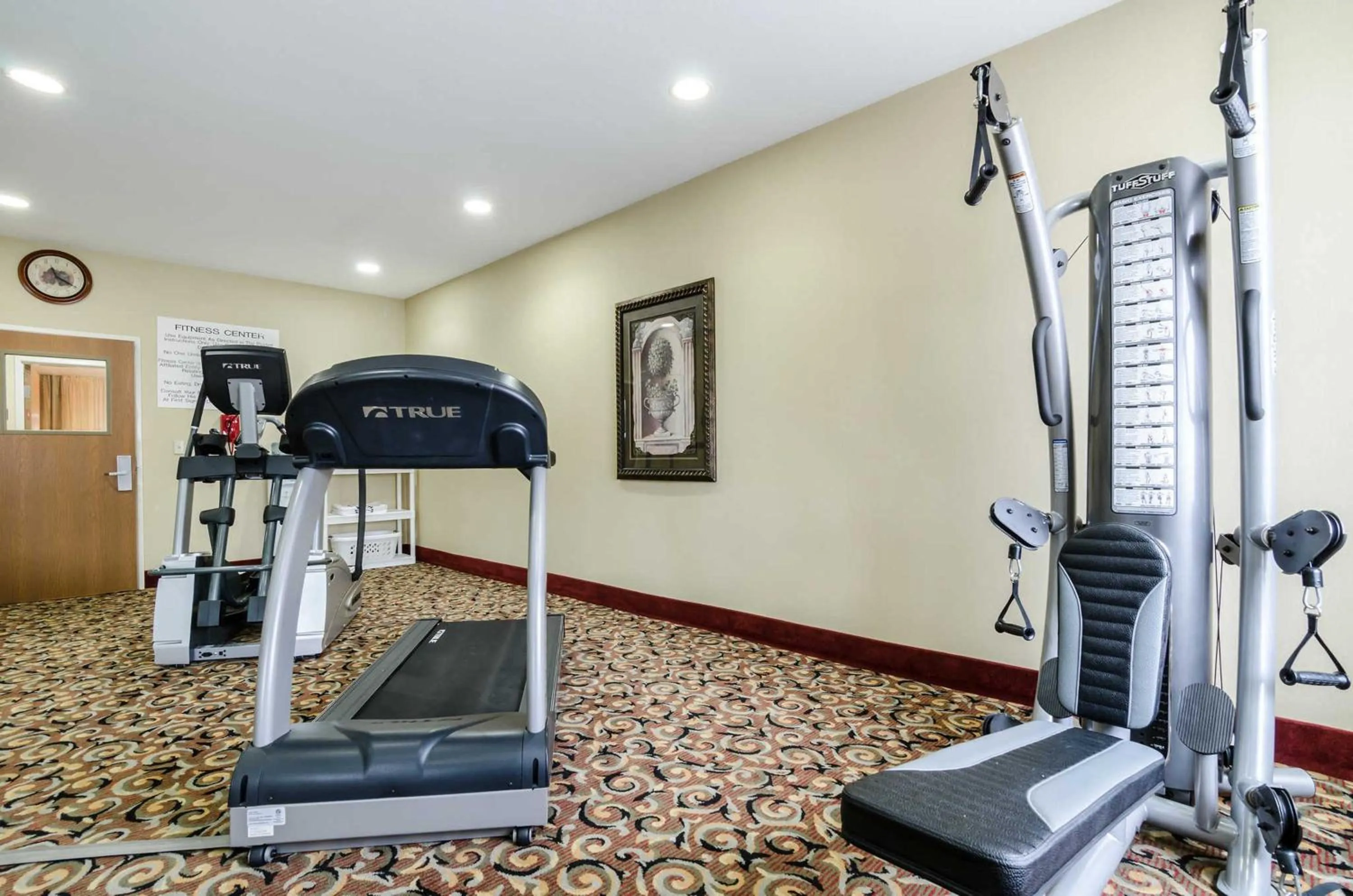 Fitness centre/facilities in Super 8 by Wyndham Great Bend