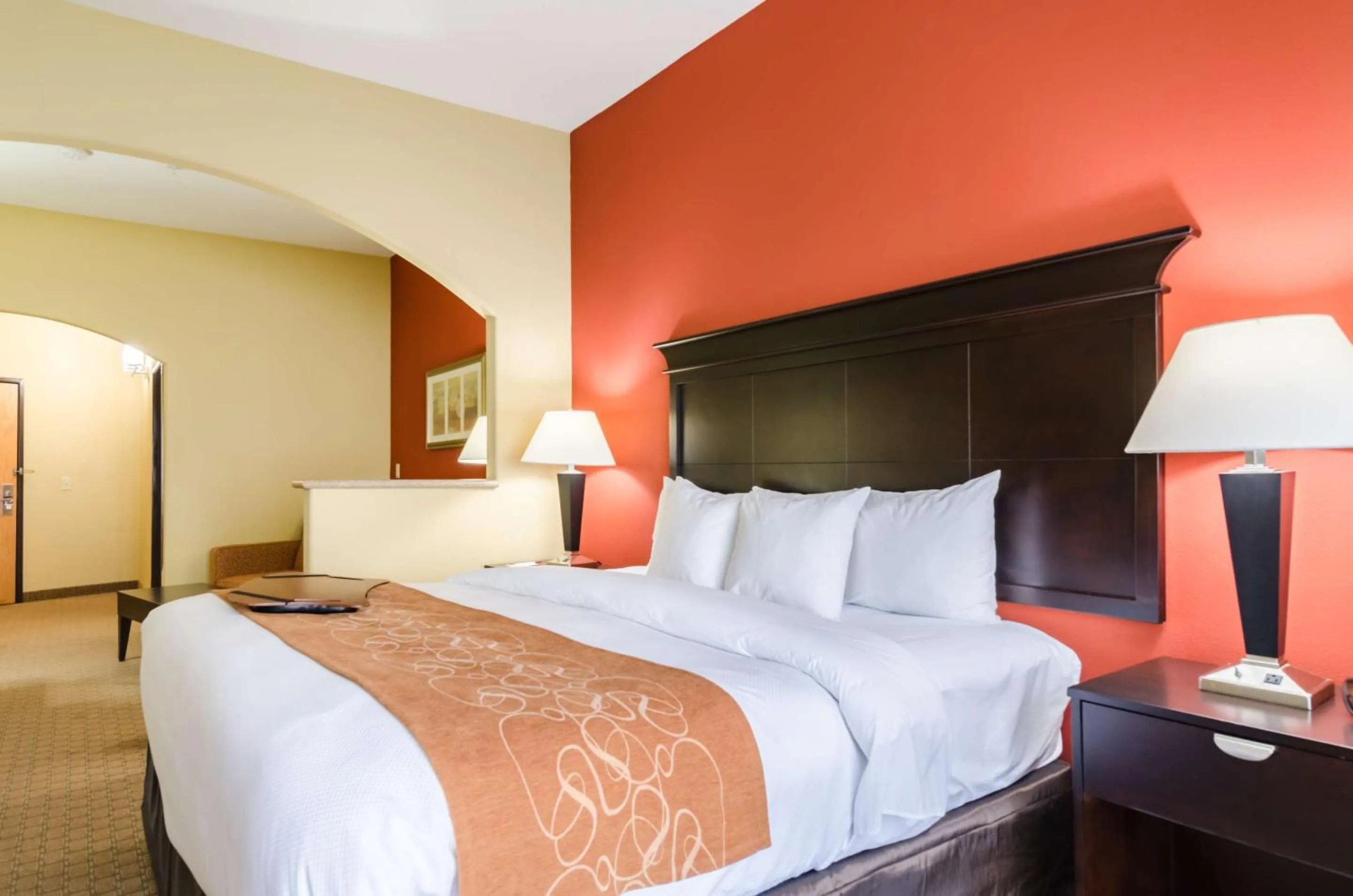 Bedroom in Comfort Suites Salina South