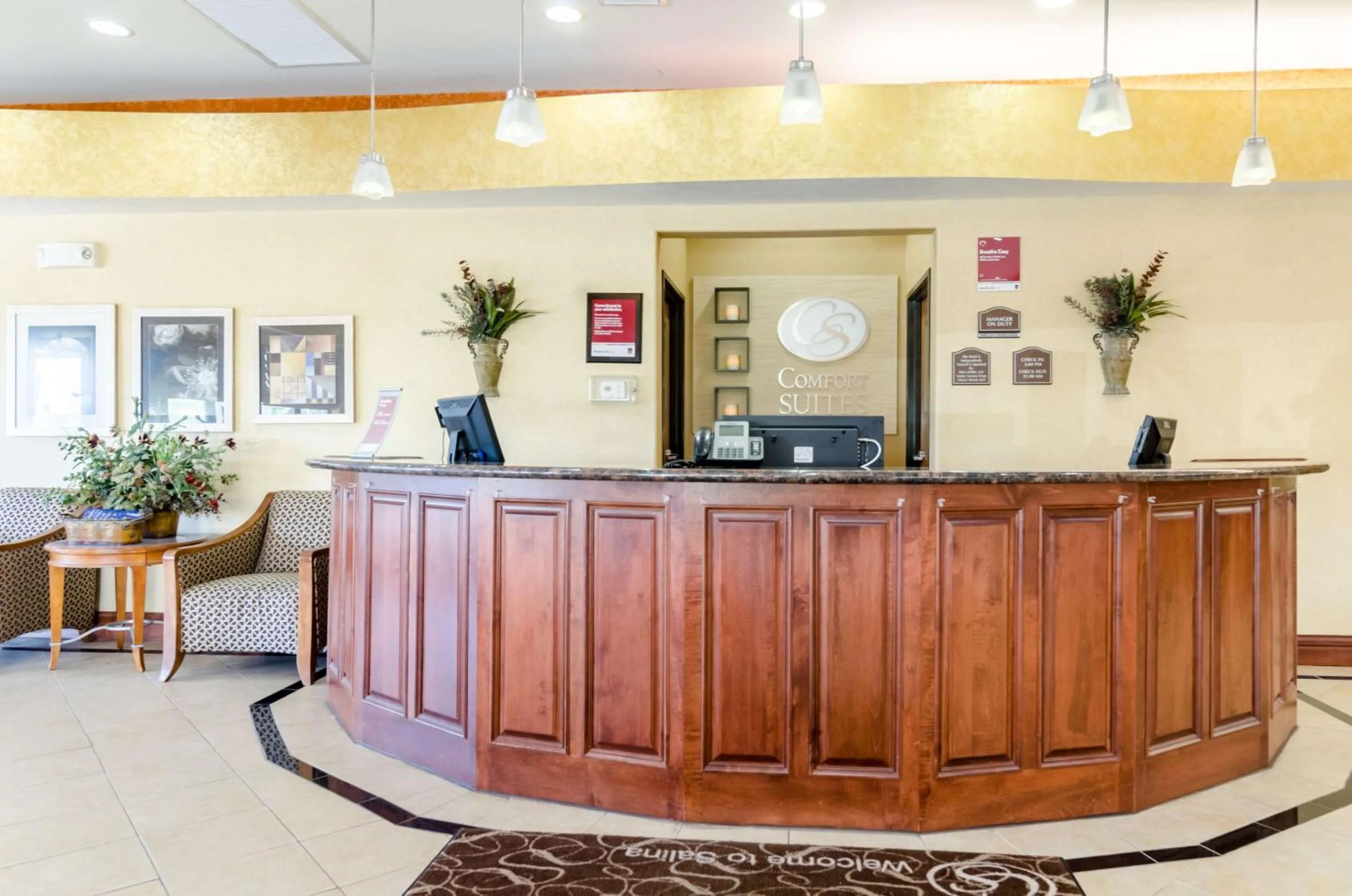 Lobby or reception in Comfort Suites Salina South