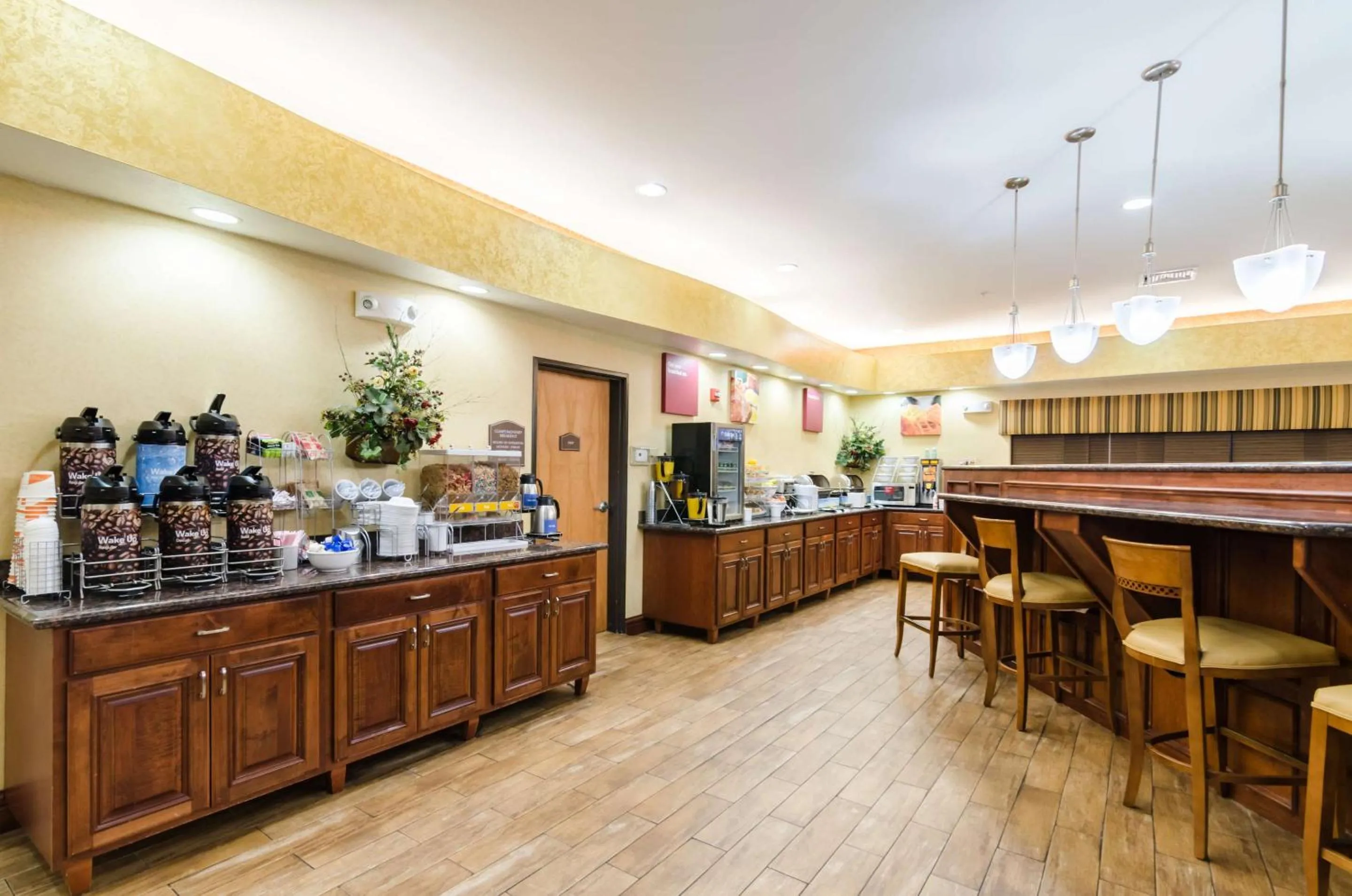 Breakfast in Comfort Suites Salina South