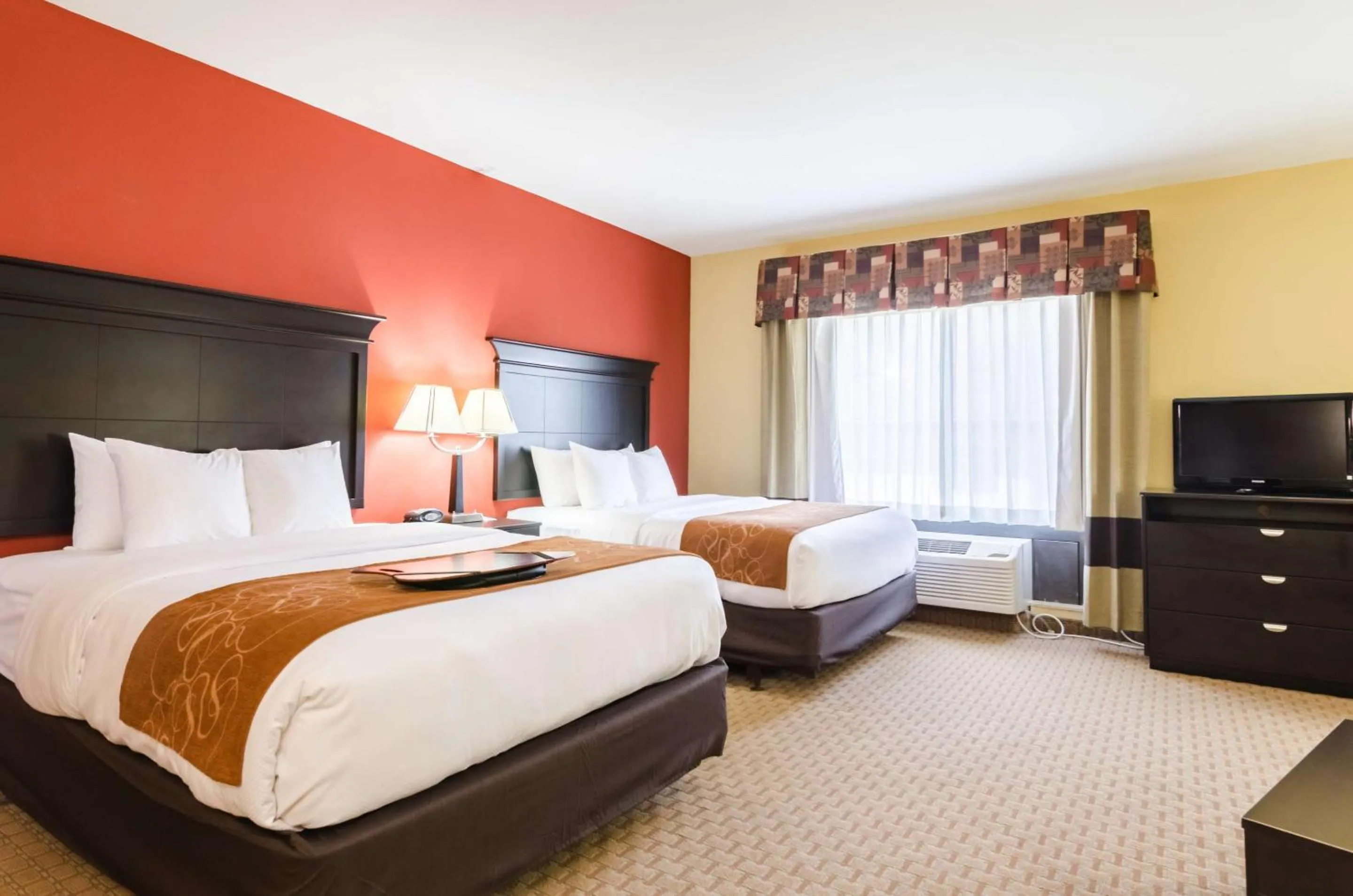 Bedroom in Comfort Suites Salina South