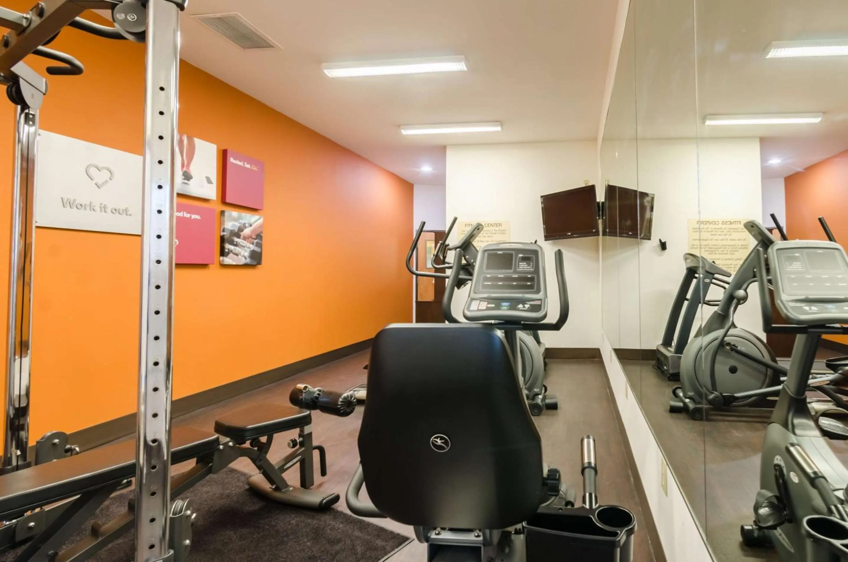 Fitness centre/facilities in Comfort Suites Salina South