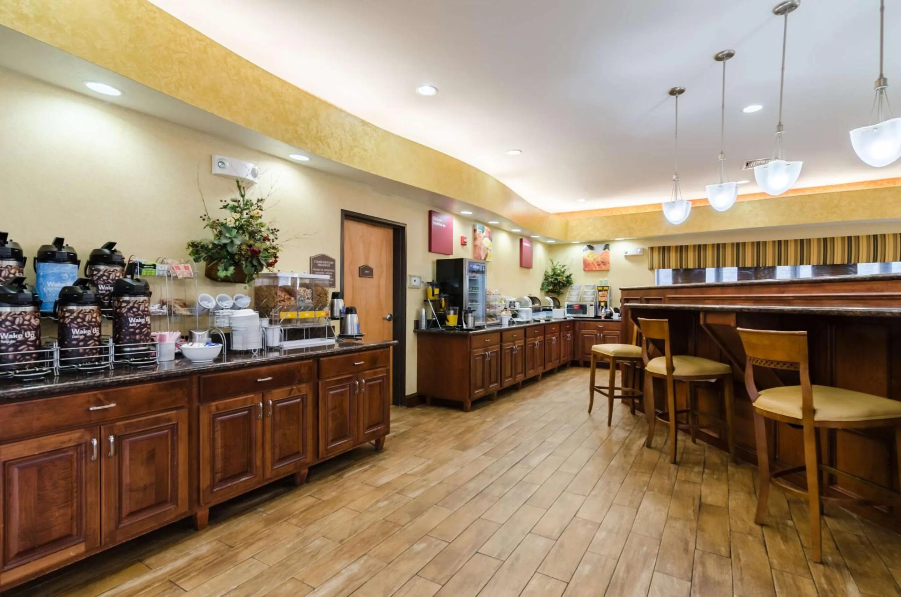 Breakfast in Comfort Suites Salina South