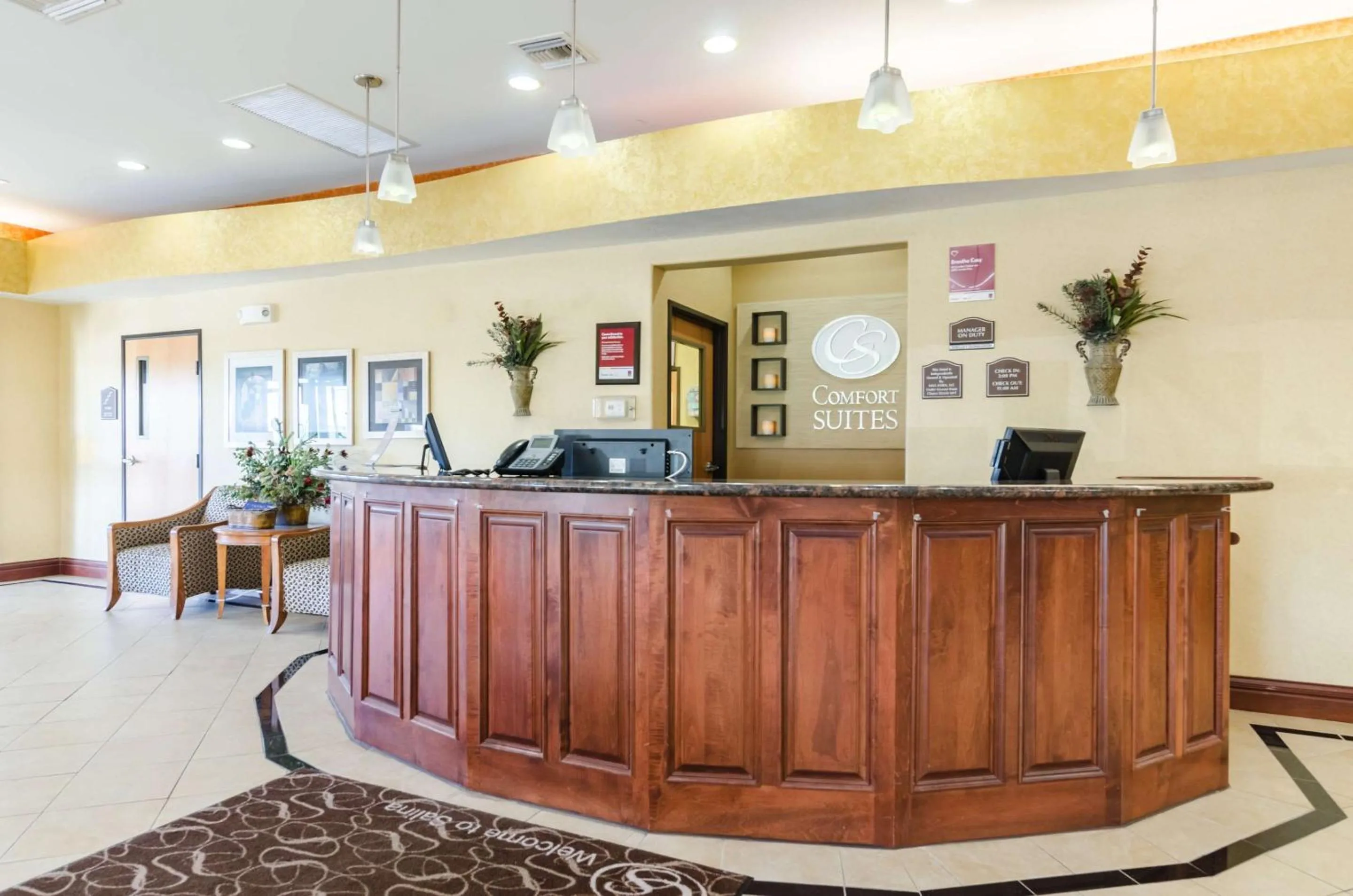 Lobby or reception in Comfort Suites Salina South