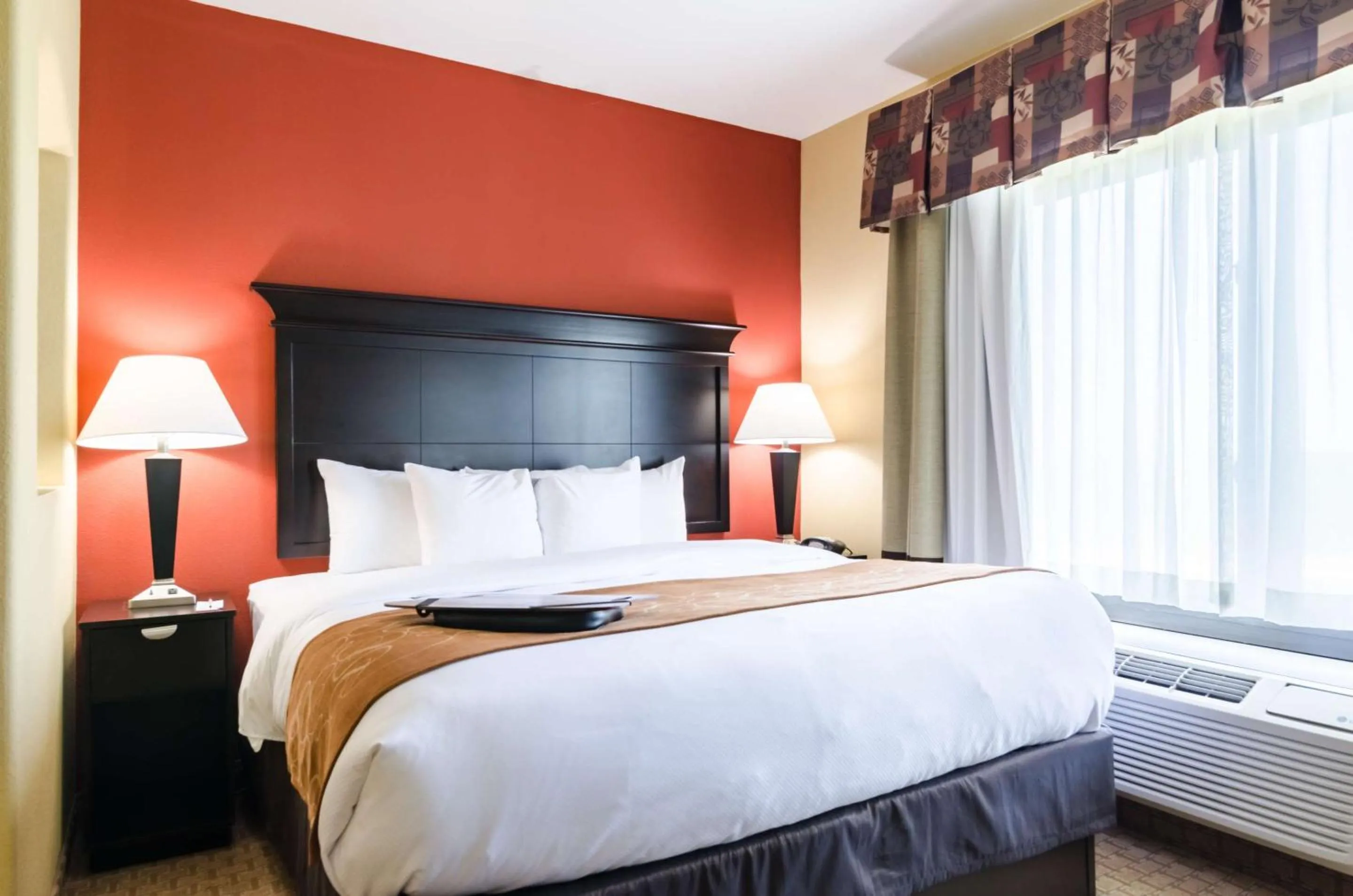 Bedroom in Comfort Suites Salina South