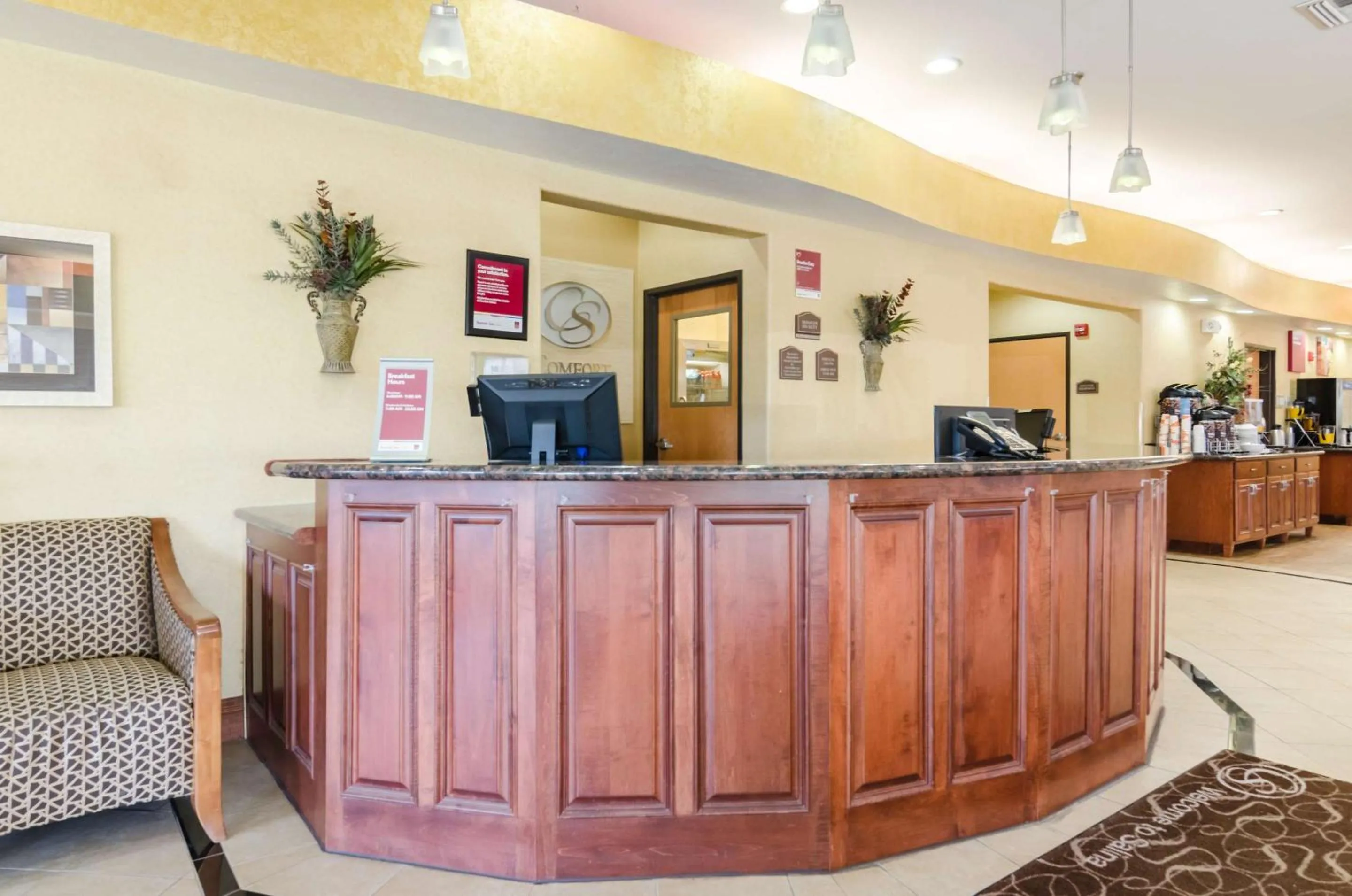 Lobby or reception in Comfort Suites Salina South
