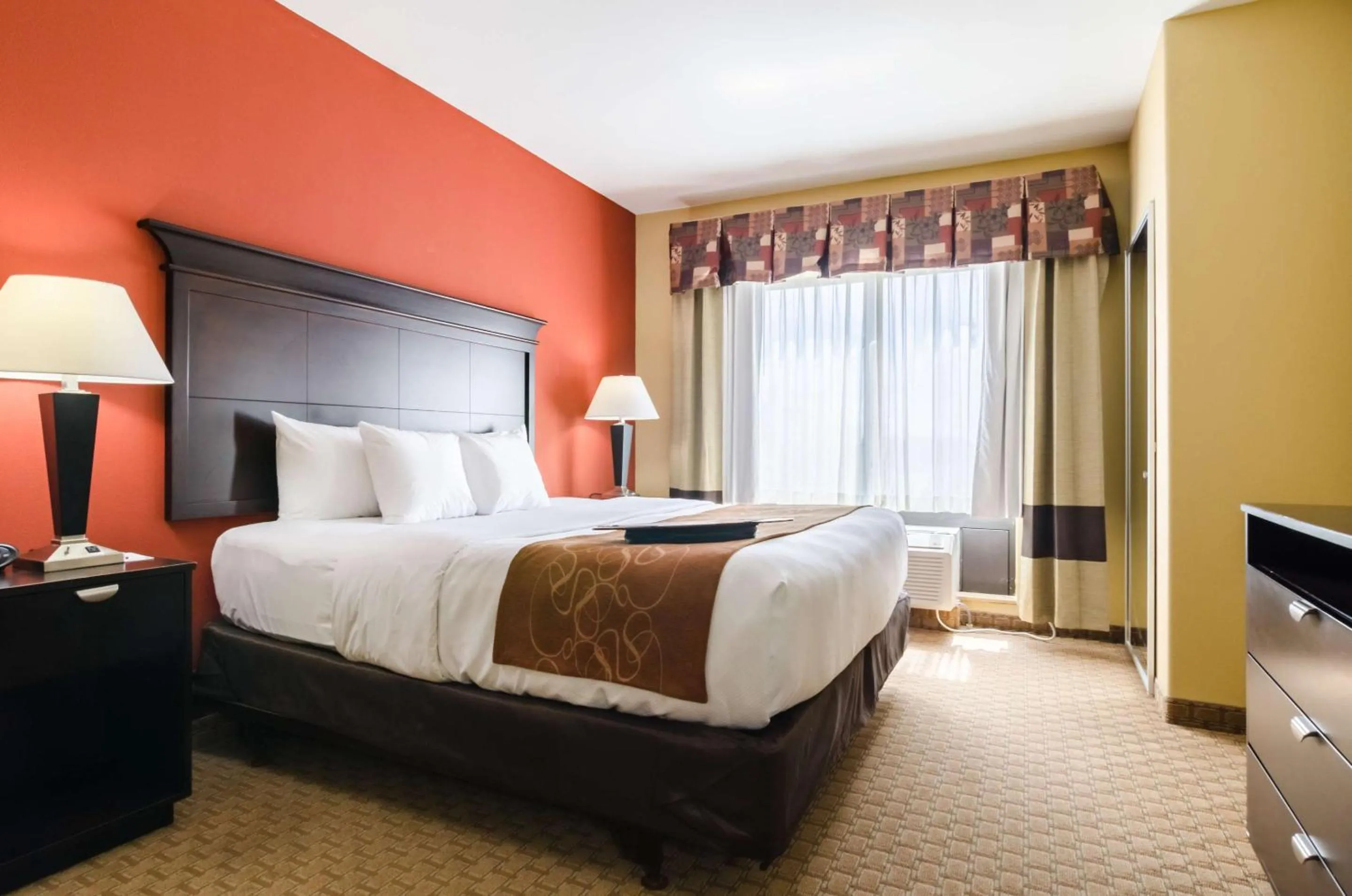 Bedroom in Comfort Suites Salina South