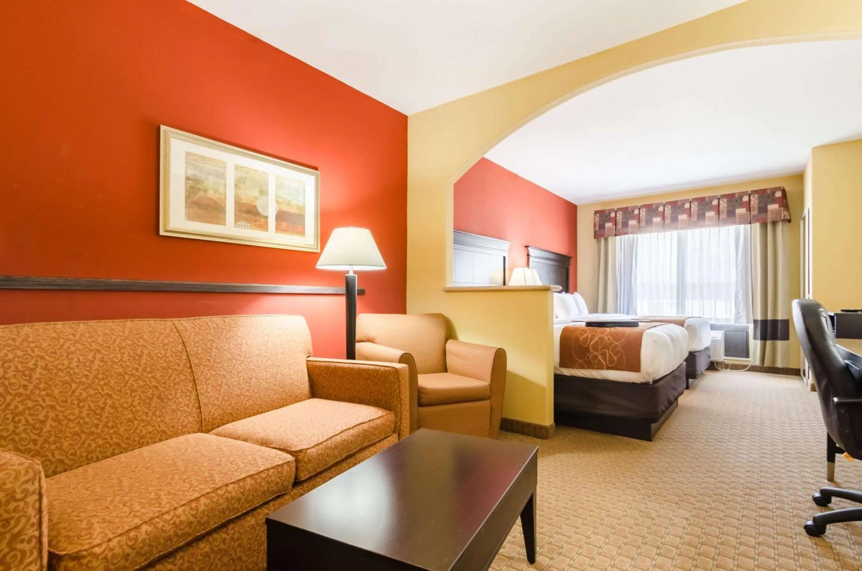 Photo of the whole room in Comfort Suites Salina South
