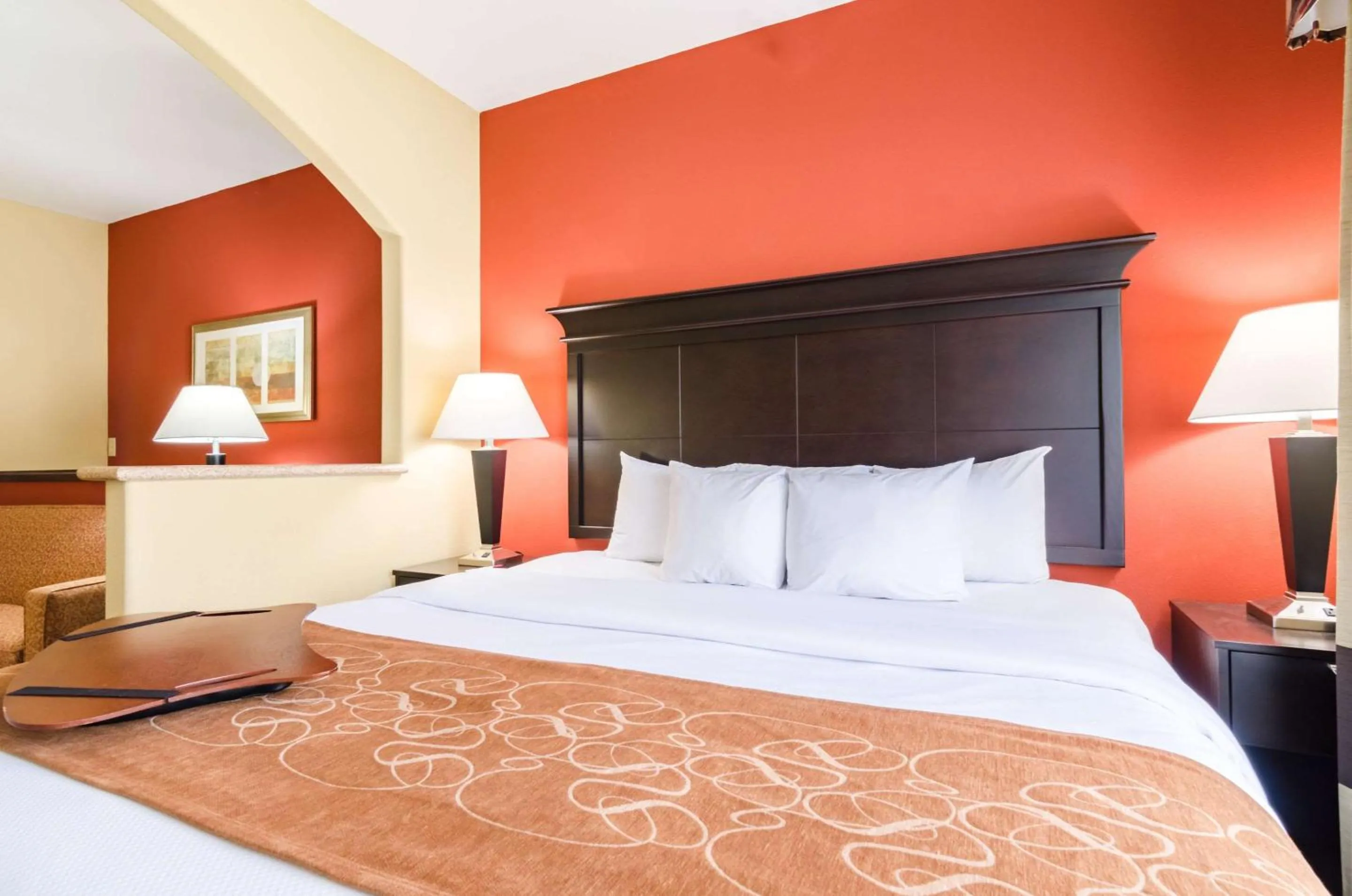 Photo of the whole room in Comfort Suites Salina South