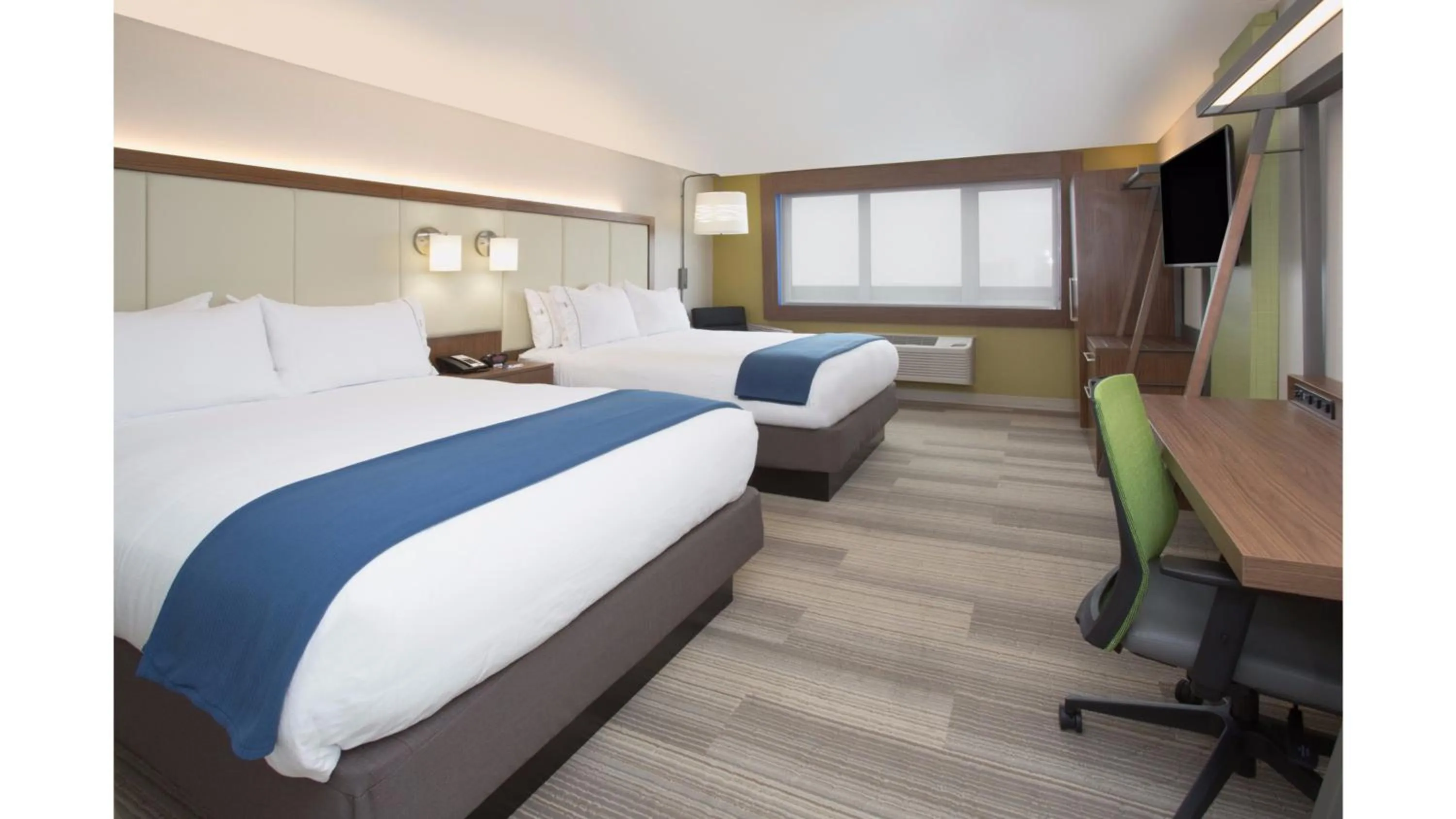 Photo of the whole room, Bed in Holiday Inn Express & Suites - Olathe South by IHG