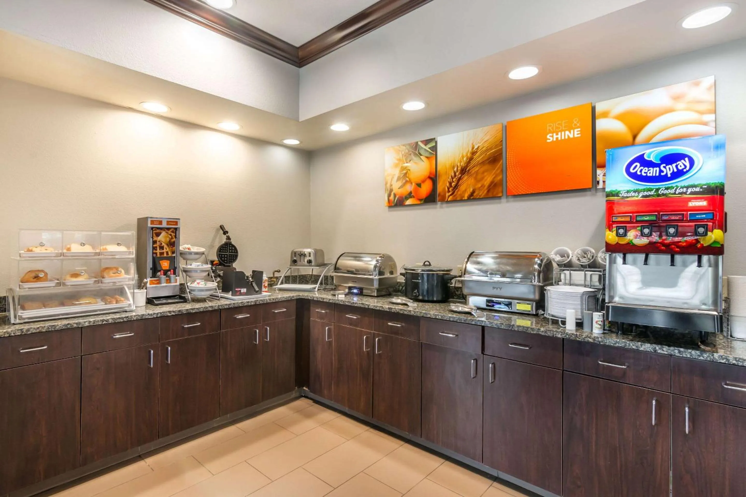 Breakfast in Comfort Suites Manhattan