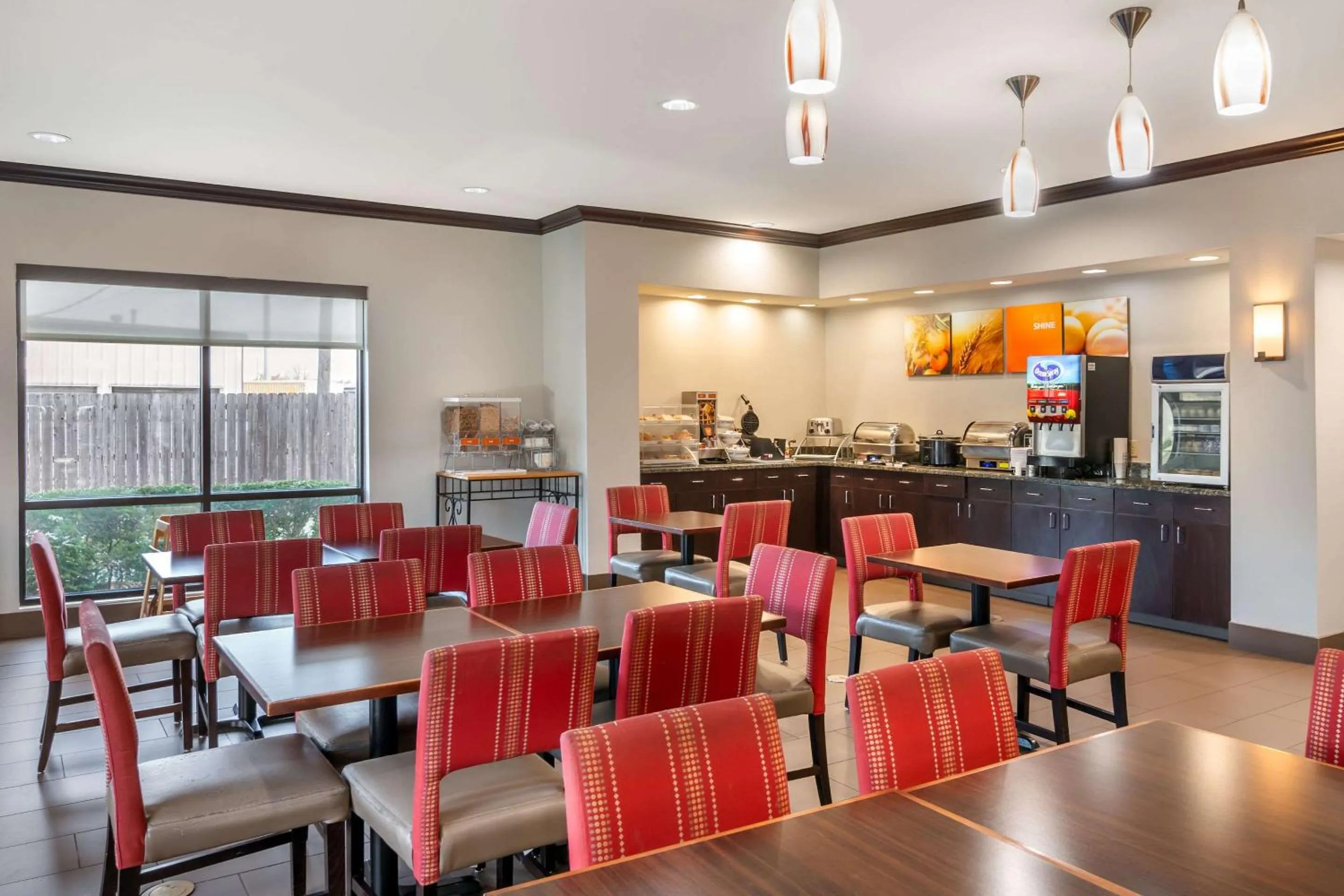 Breakfast in Comfort Suites Manhattan