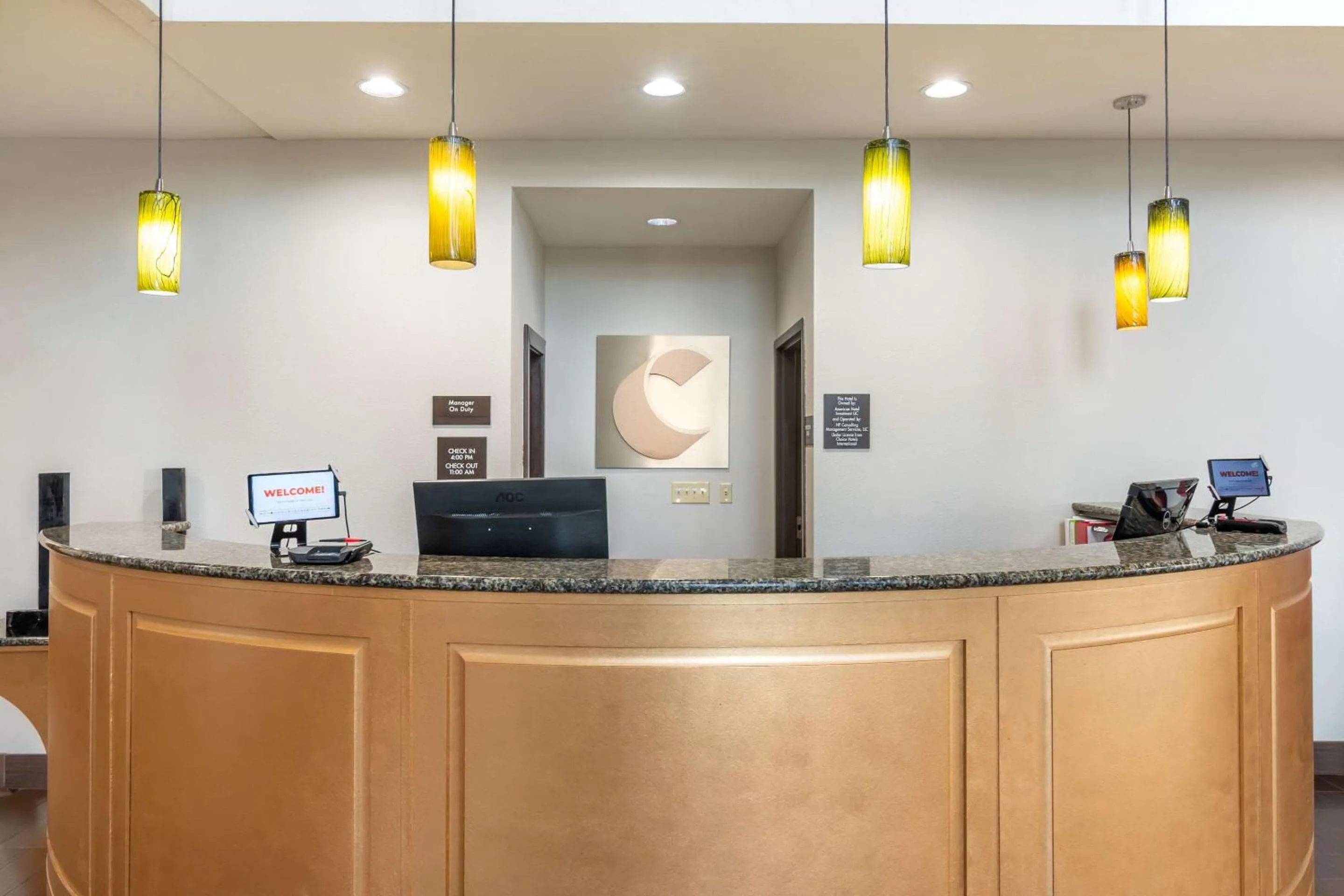 Lobby or reception in Comfort Suites Manhattan
