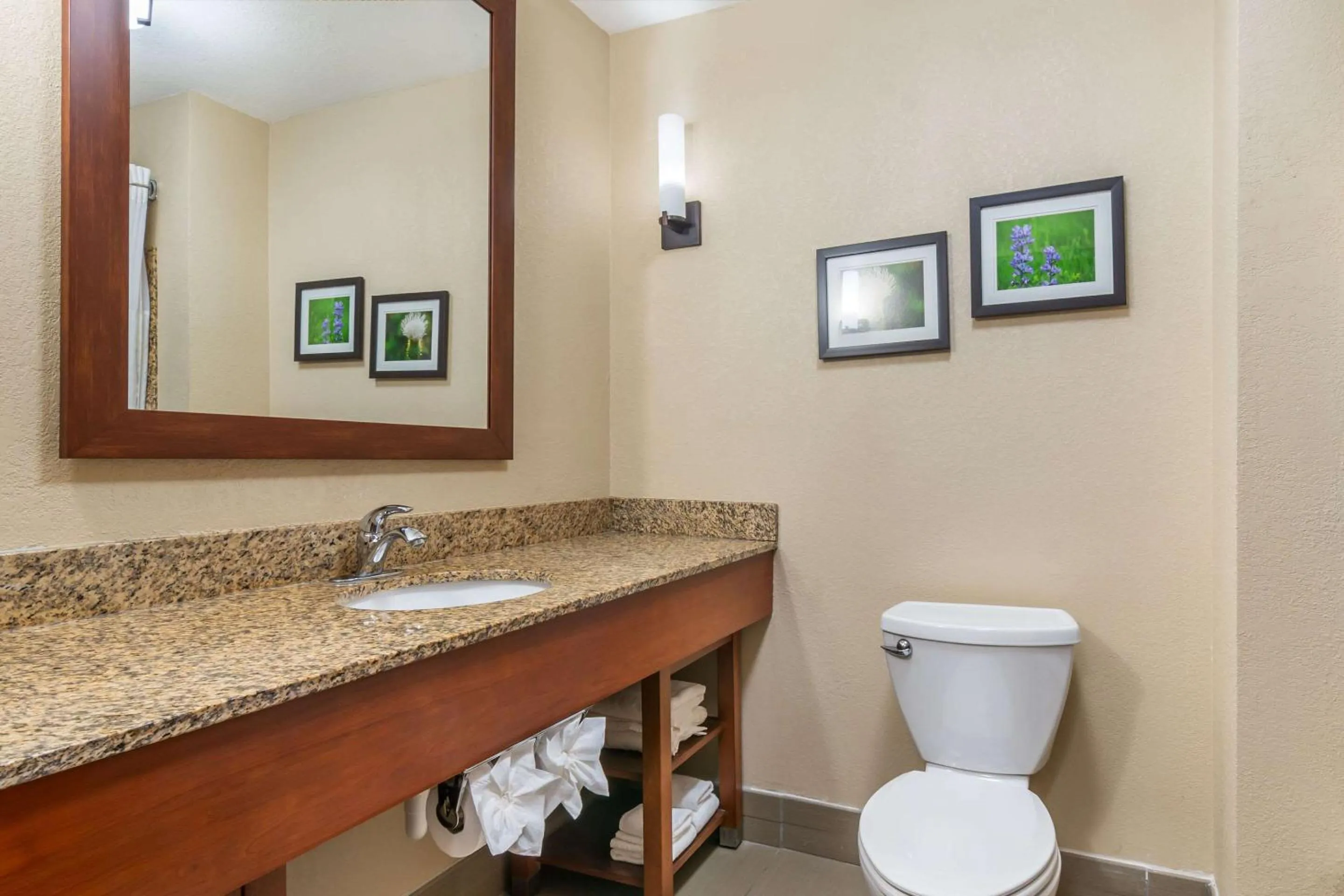 Bedroom in Comfort Suites Manhattan