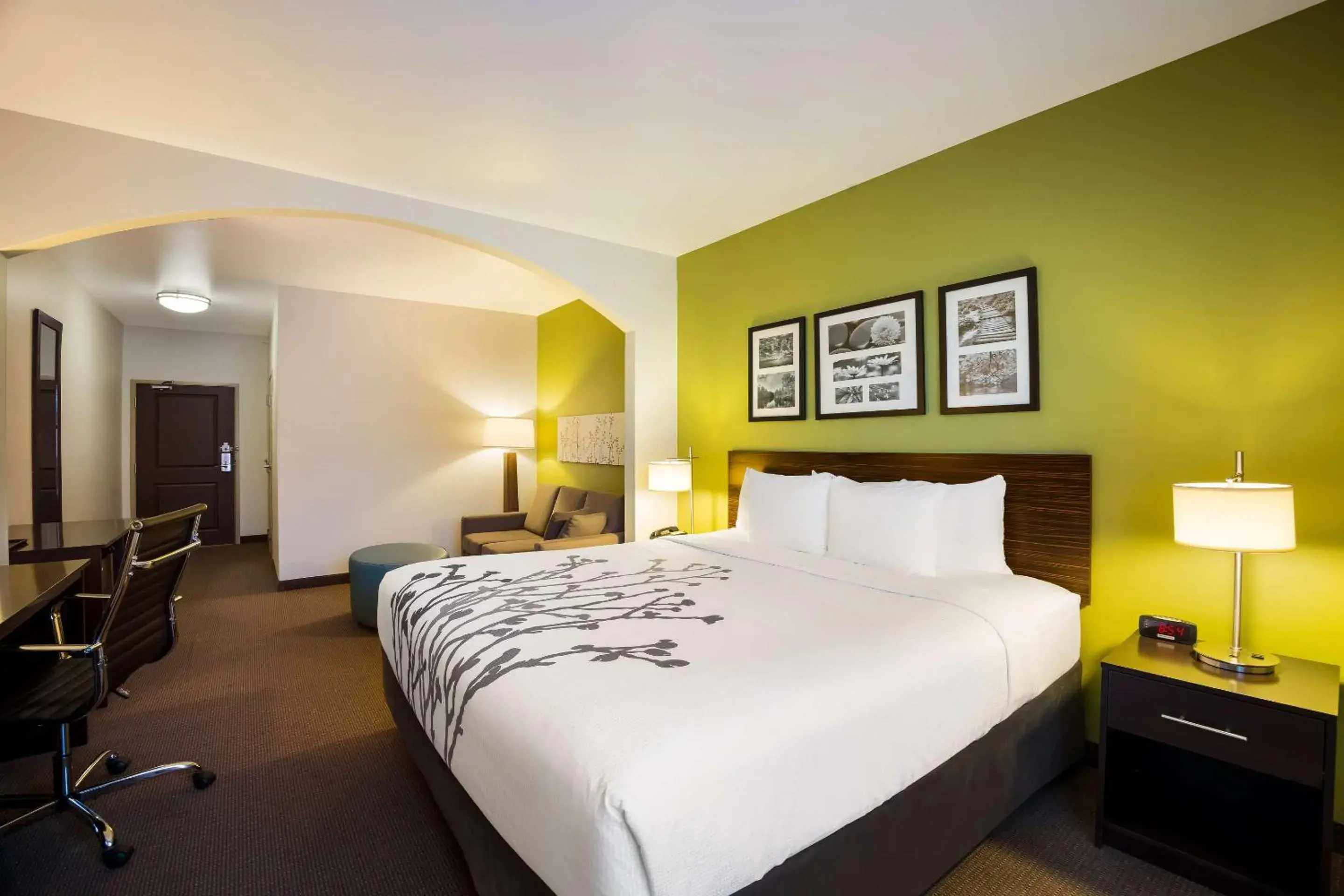 King Suite with Sofa Bed - Disability Access/Non-Smoking in Sleep Inn & Suites Colby King Suite with Sofa Bed - Disability Access/Non-Smoking in Sleep Inn & Suites Colby