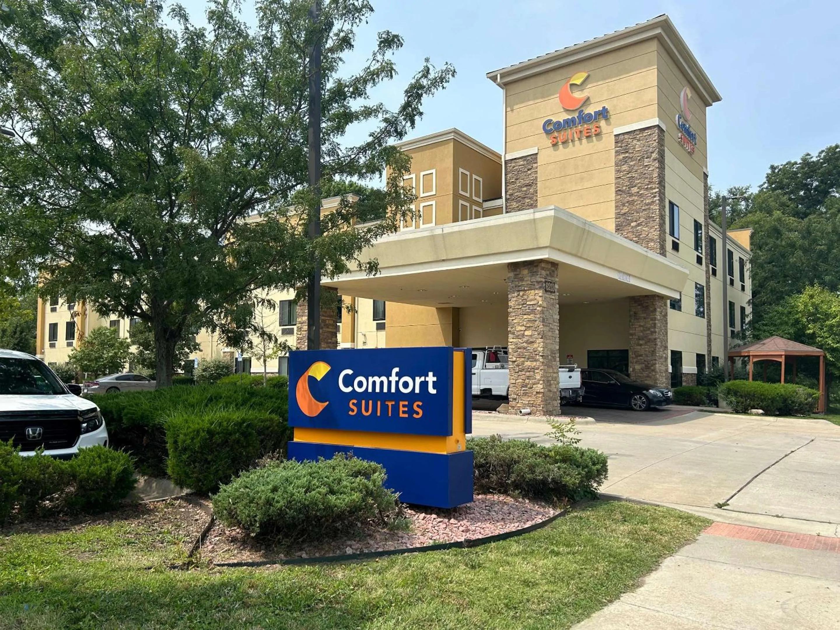 Property building in Comfort Suites Topeka Northwest