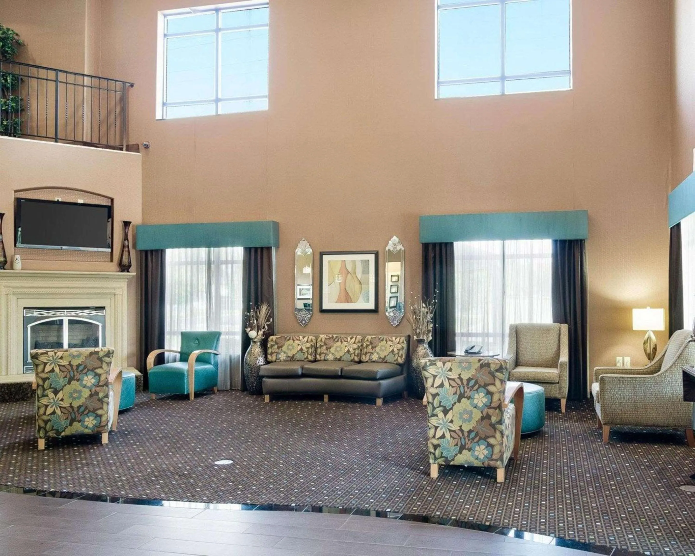 Lobby or reception in Comfort Suites Topeka Northwest